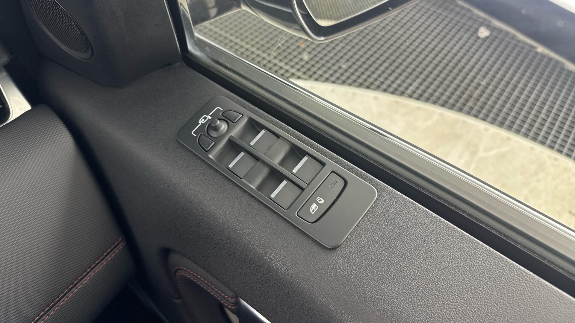 Land Rover Discovery Sport view 49