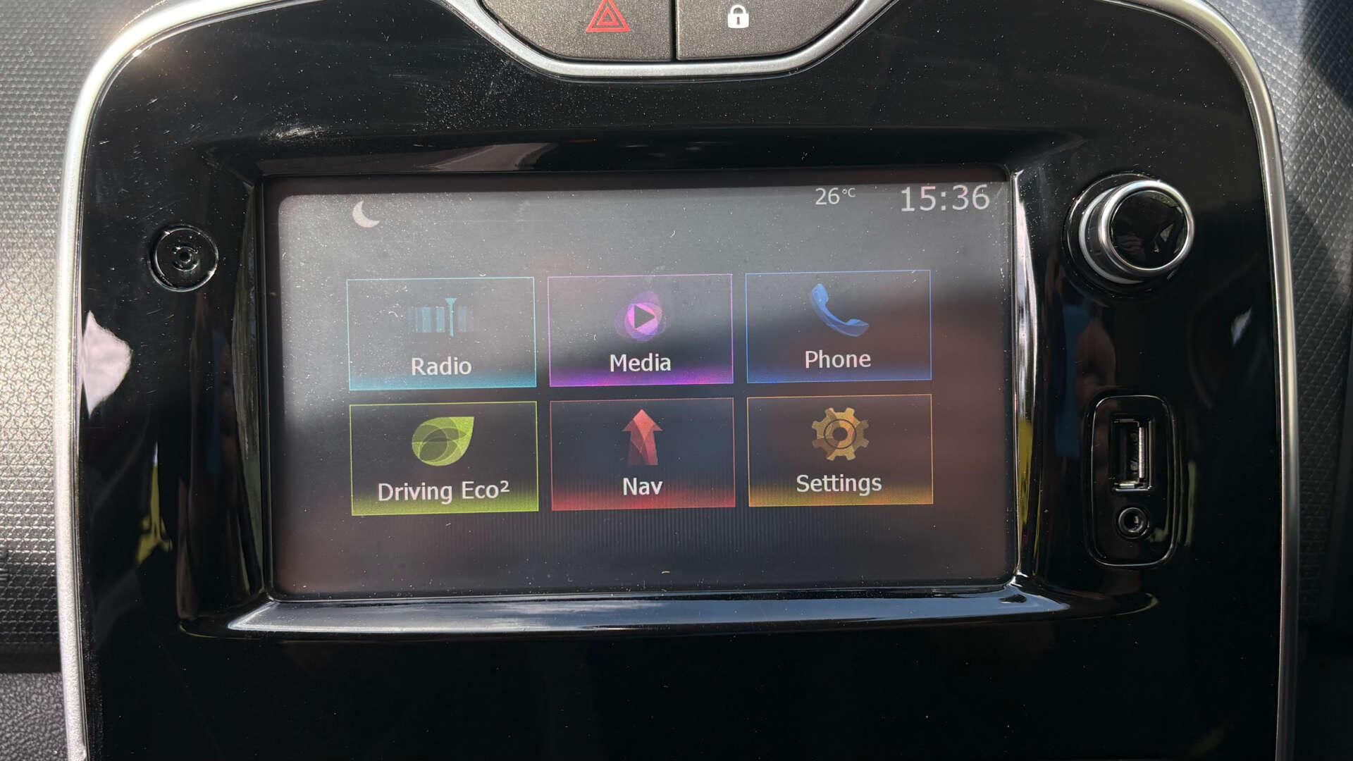 Renault Clio view 24