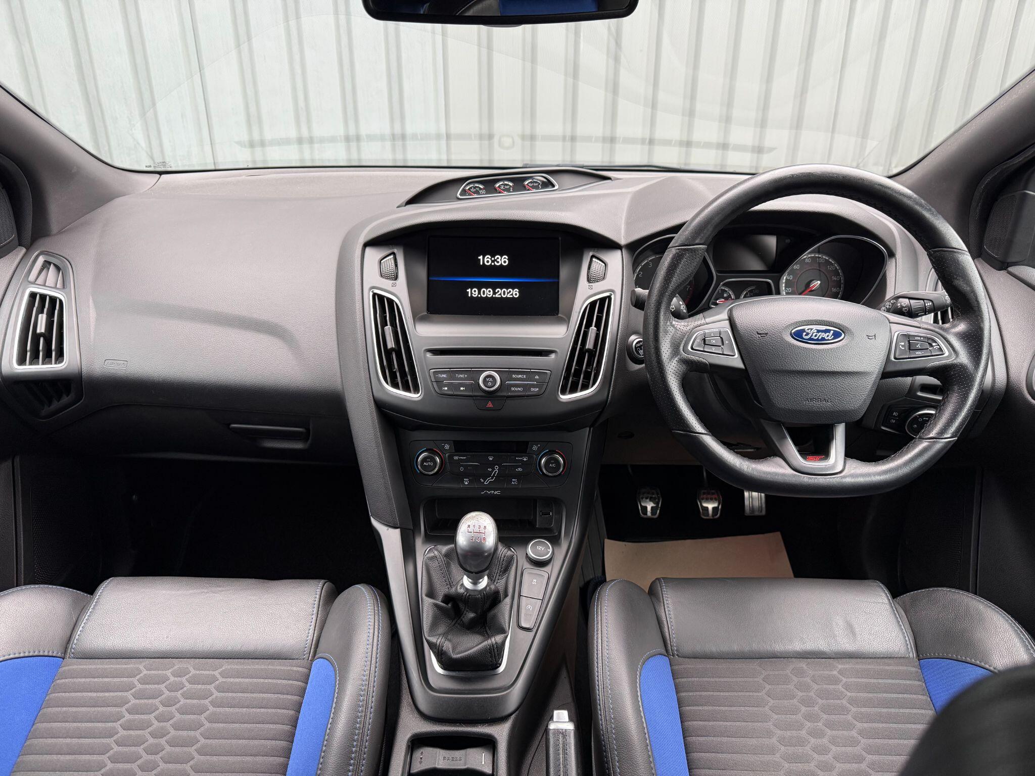 Ford Focus view 22
