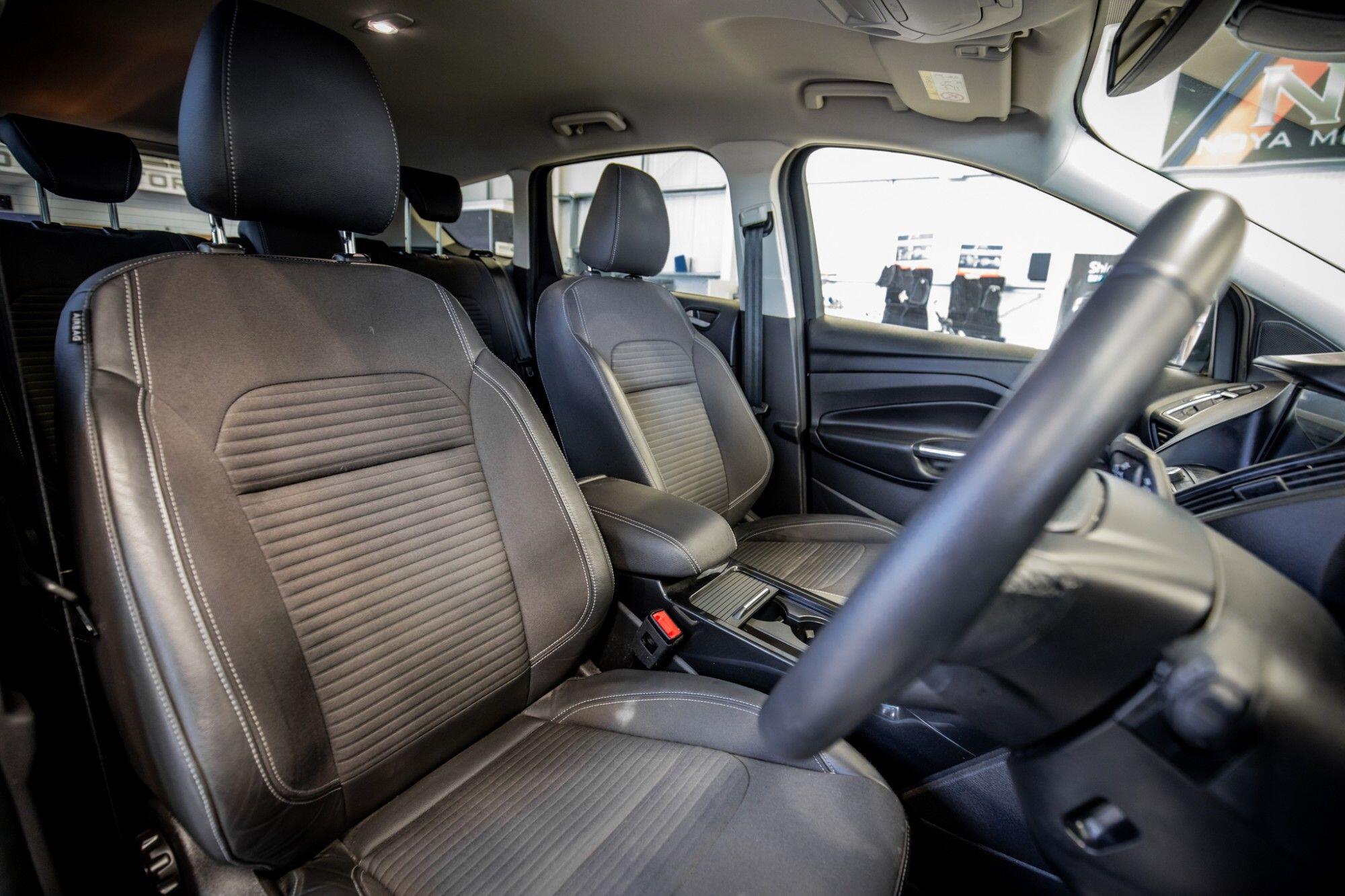 Ford Kuga view 3