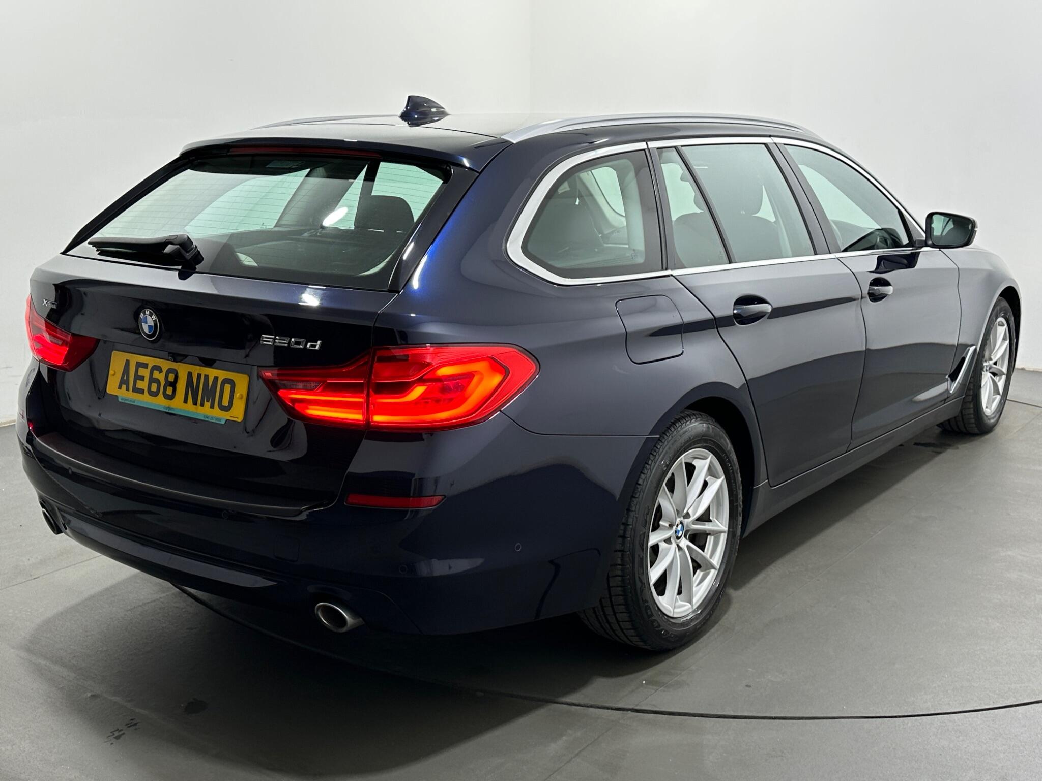 BMW 5 Series view 53