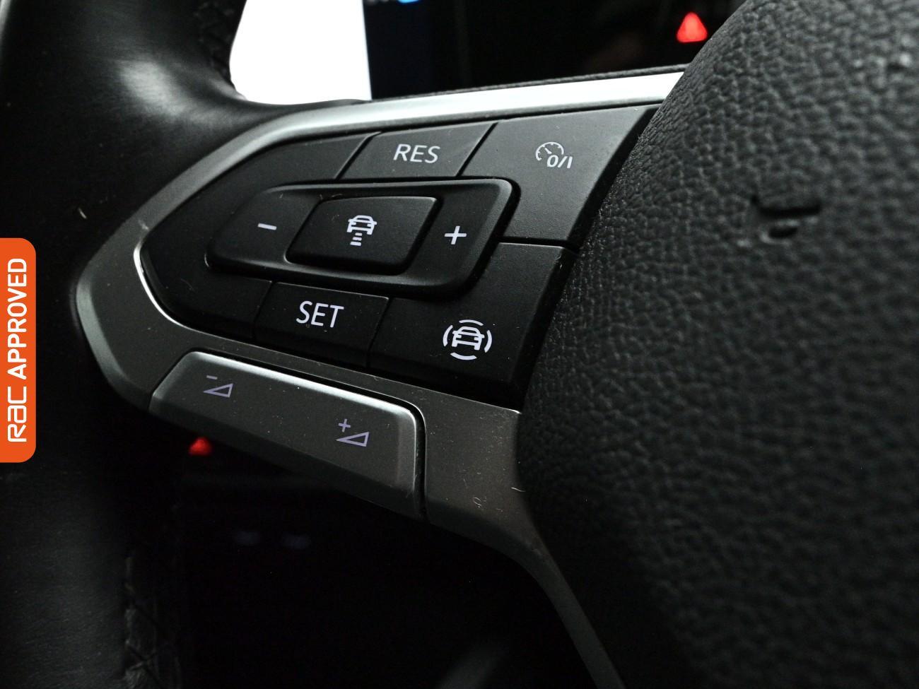 Volkswagen Golf view 21