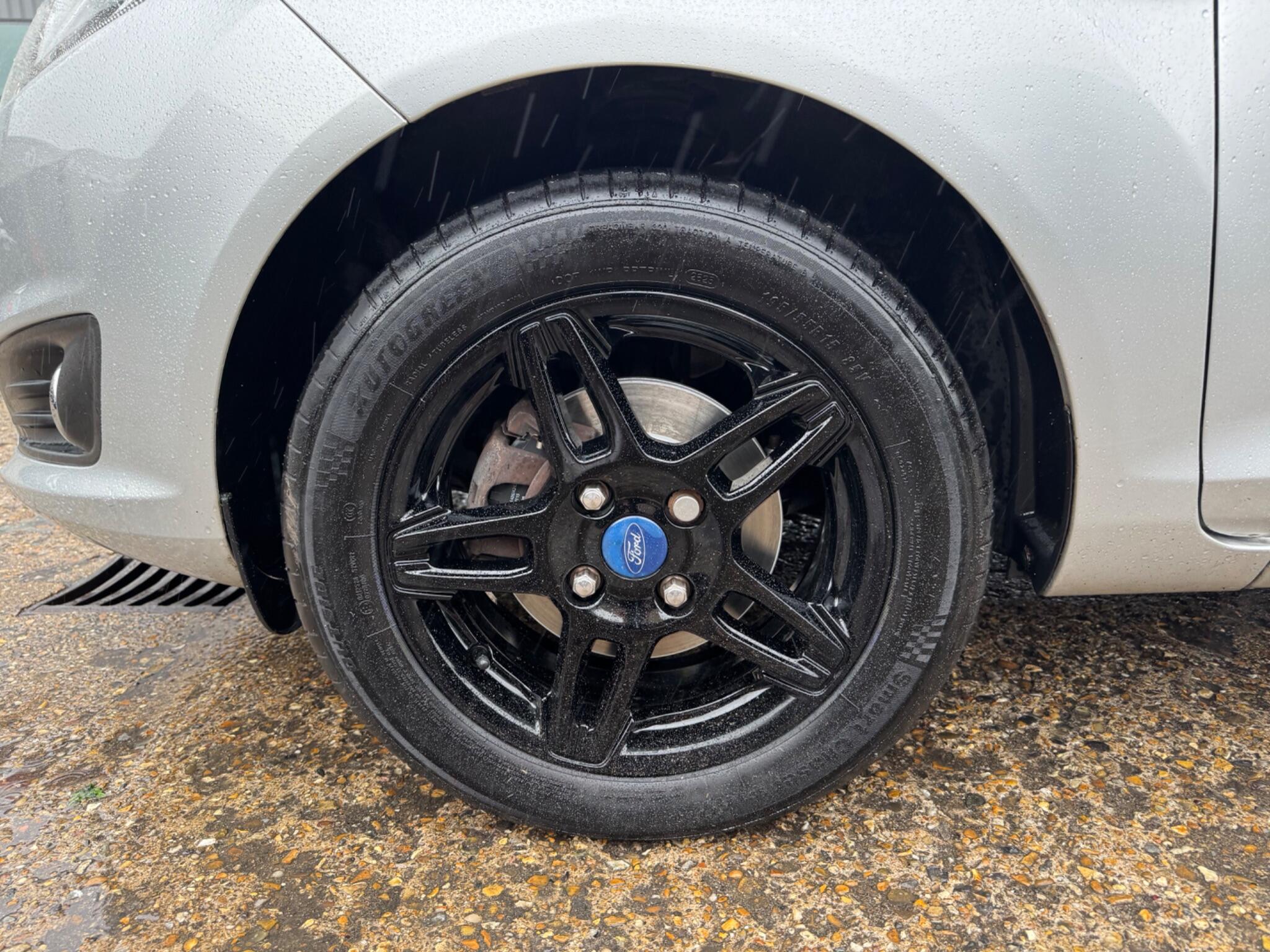 Ford Fiesta view 25