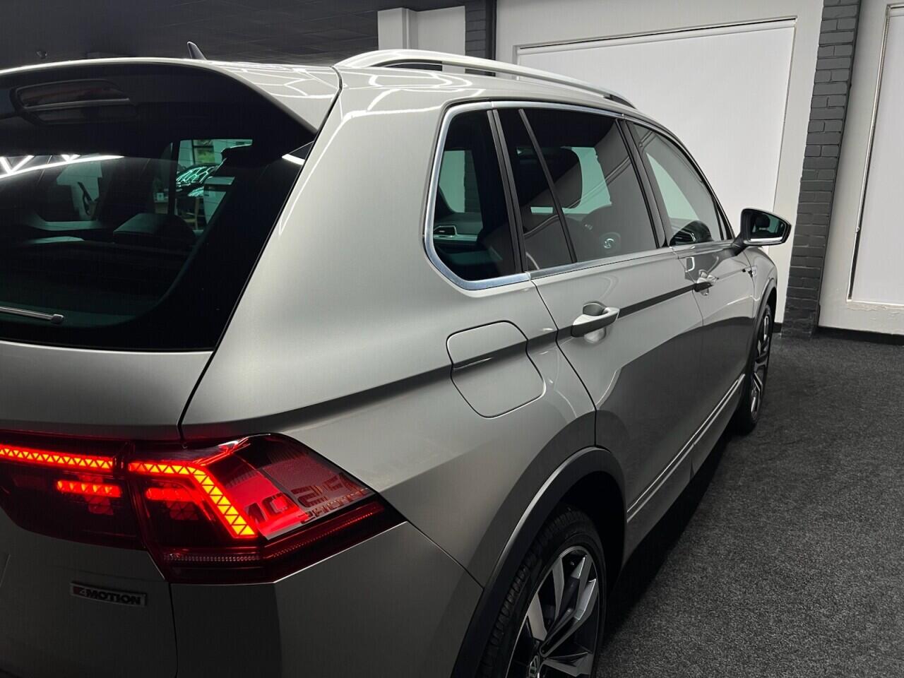 Volkswagen Tiguan view 12