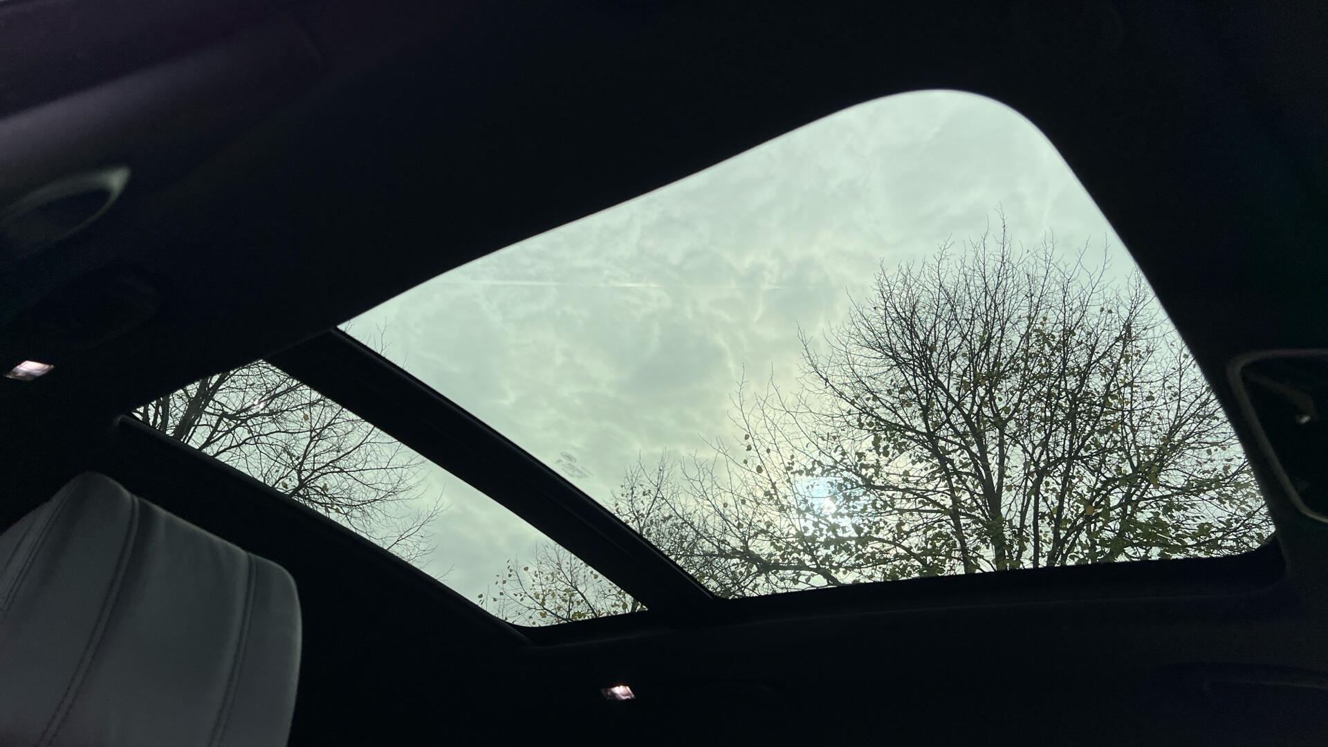 Land Rover Range Rover Velar view 34