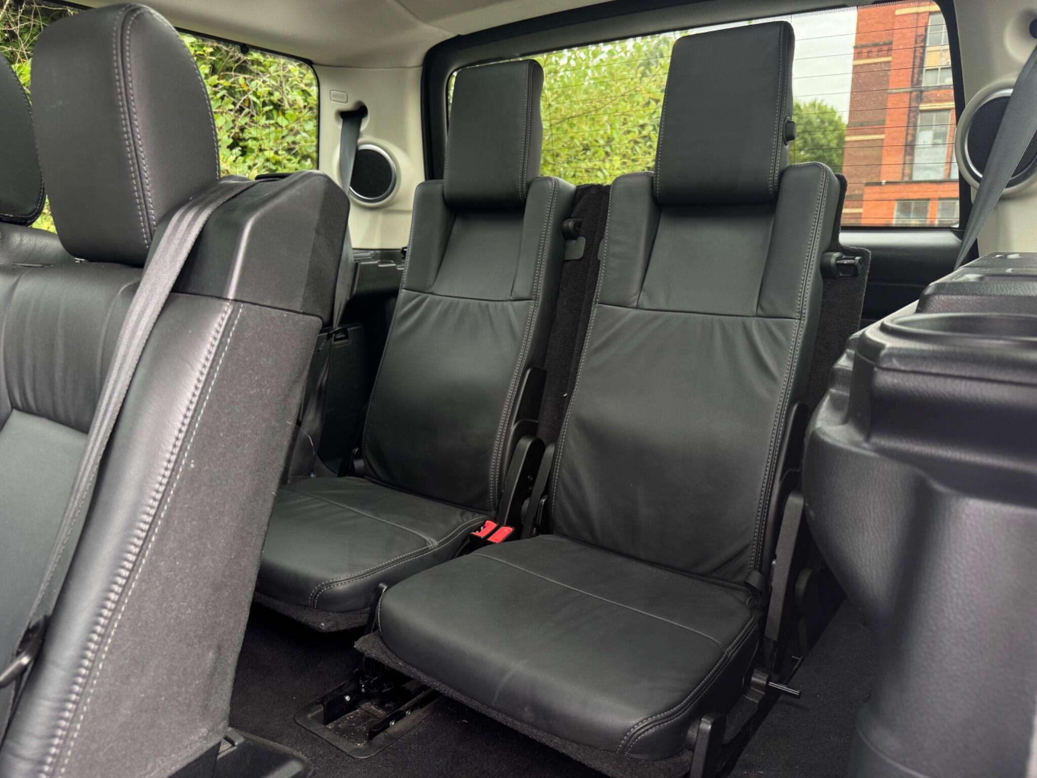 Land Rover Discovery view 30
