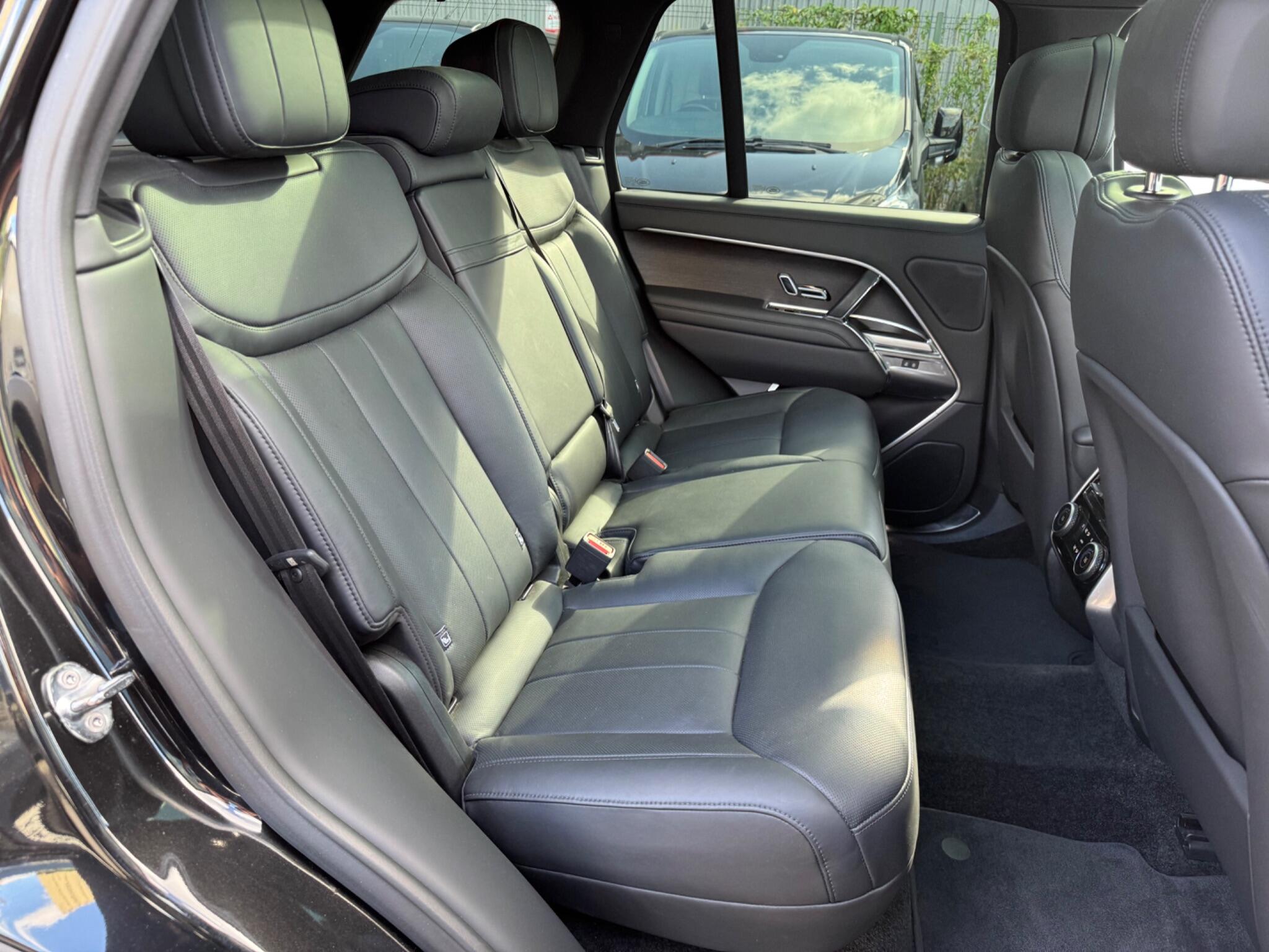 Land Rover Range Rover view 19