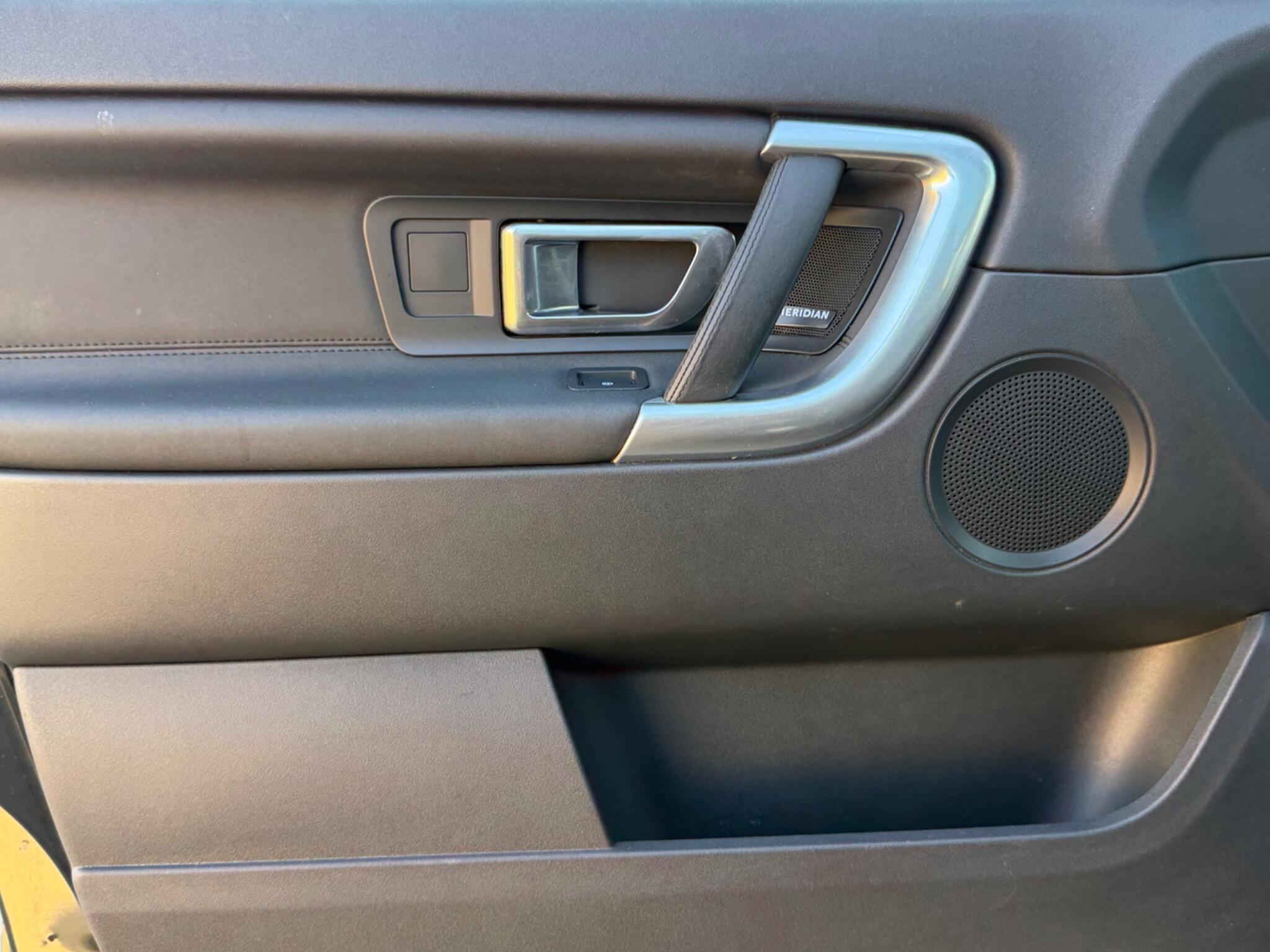 Land Rover Discovery Sport view 24
