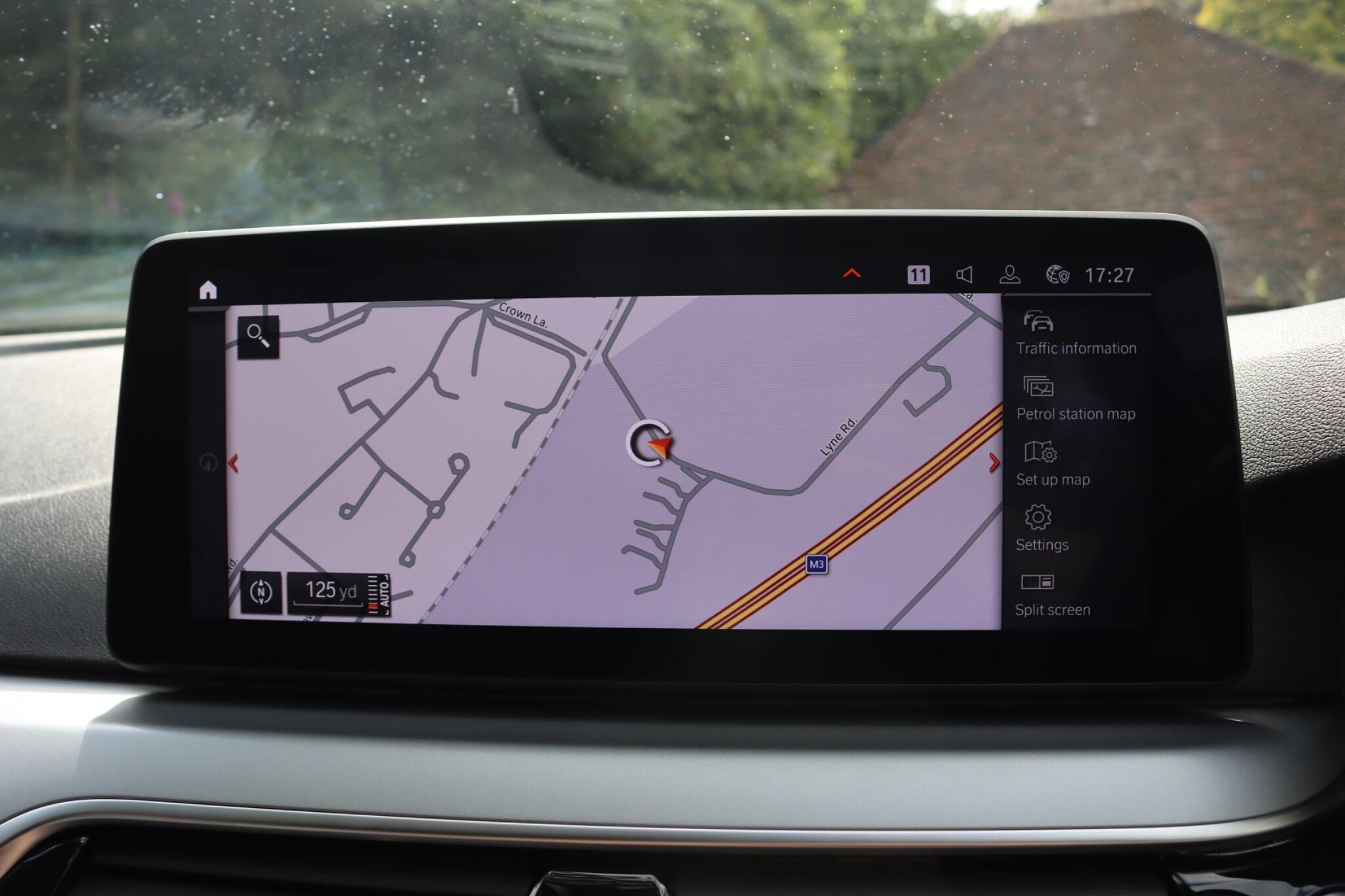 BMW 5 Series view 26