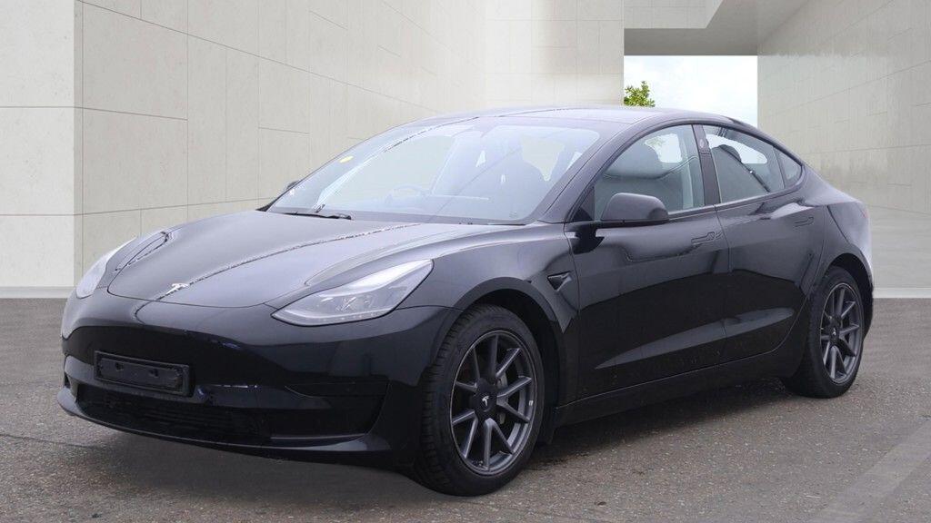 Tesla Model 3 view 6