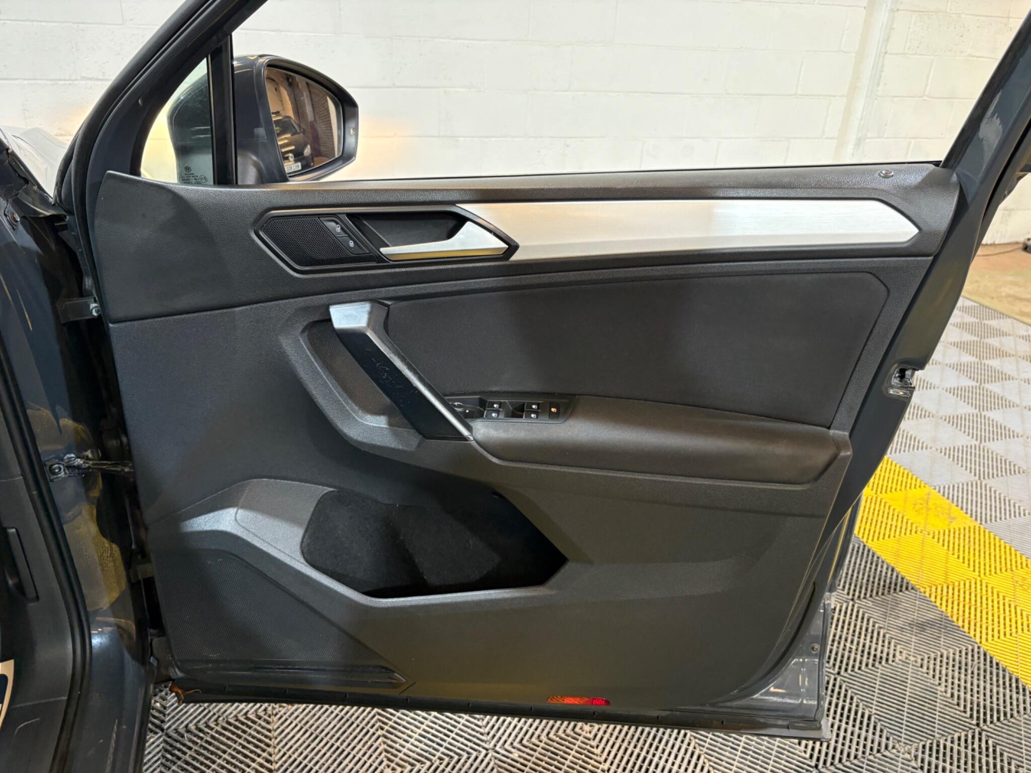 Volkswagen Tiguan view 42