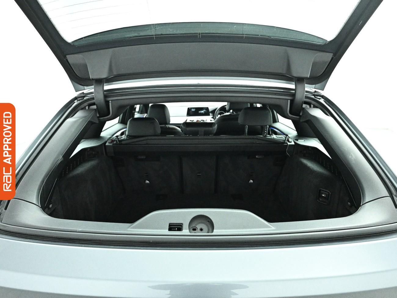 BMW 5 Series view 14