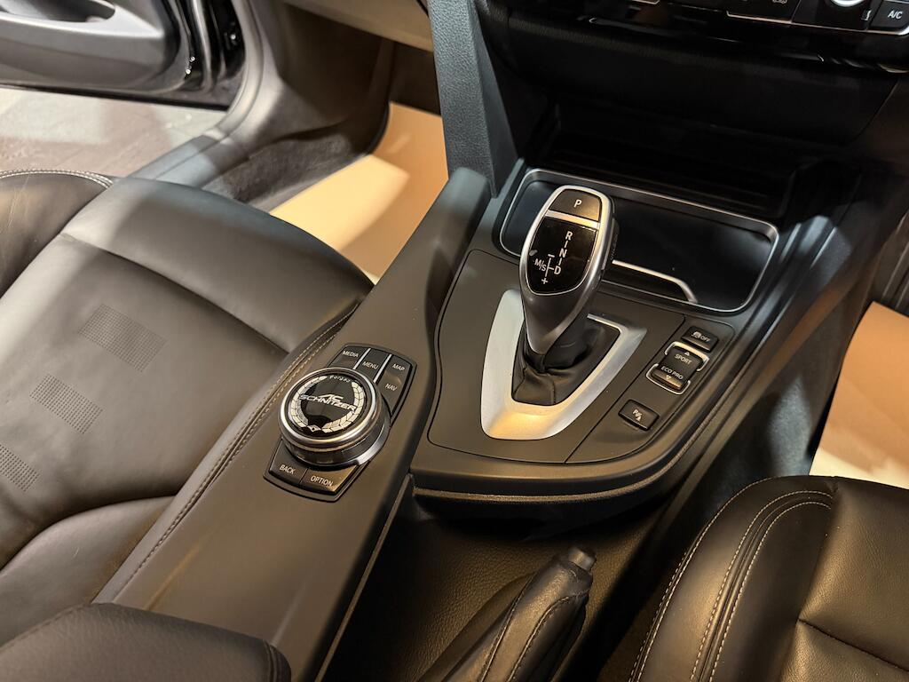 BMW 3 Series view 40