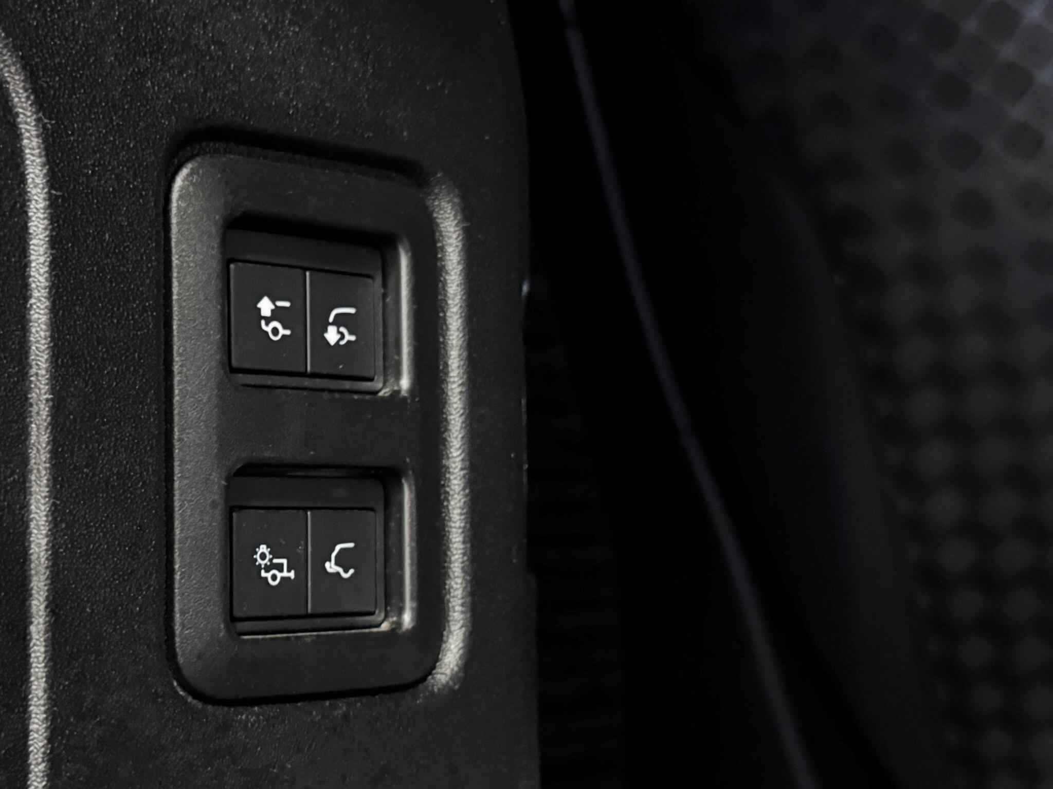 Land Rover Defender view 8