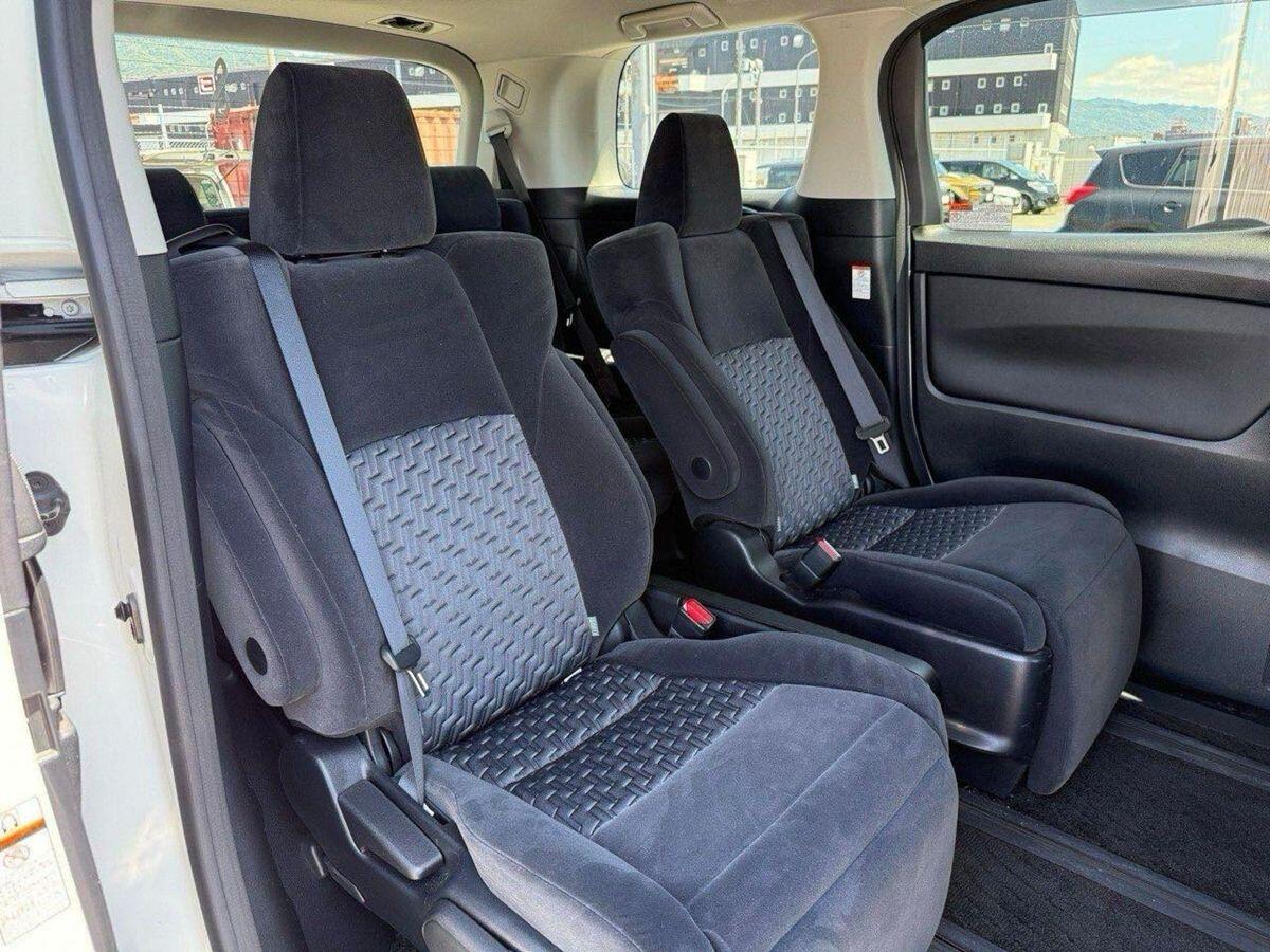 Toyota Vellfire view 14