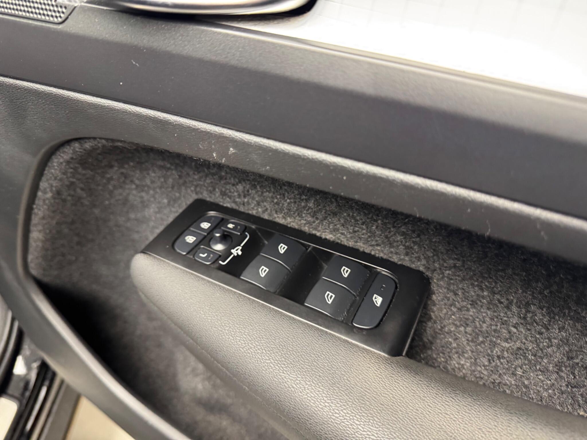 Volvo XC40 view 13