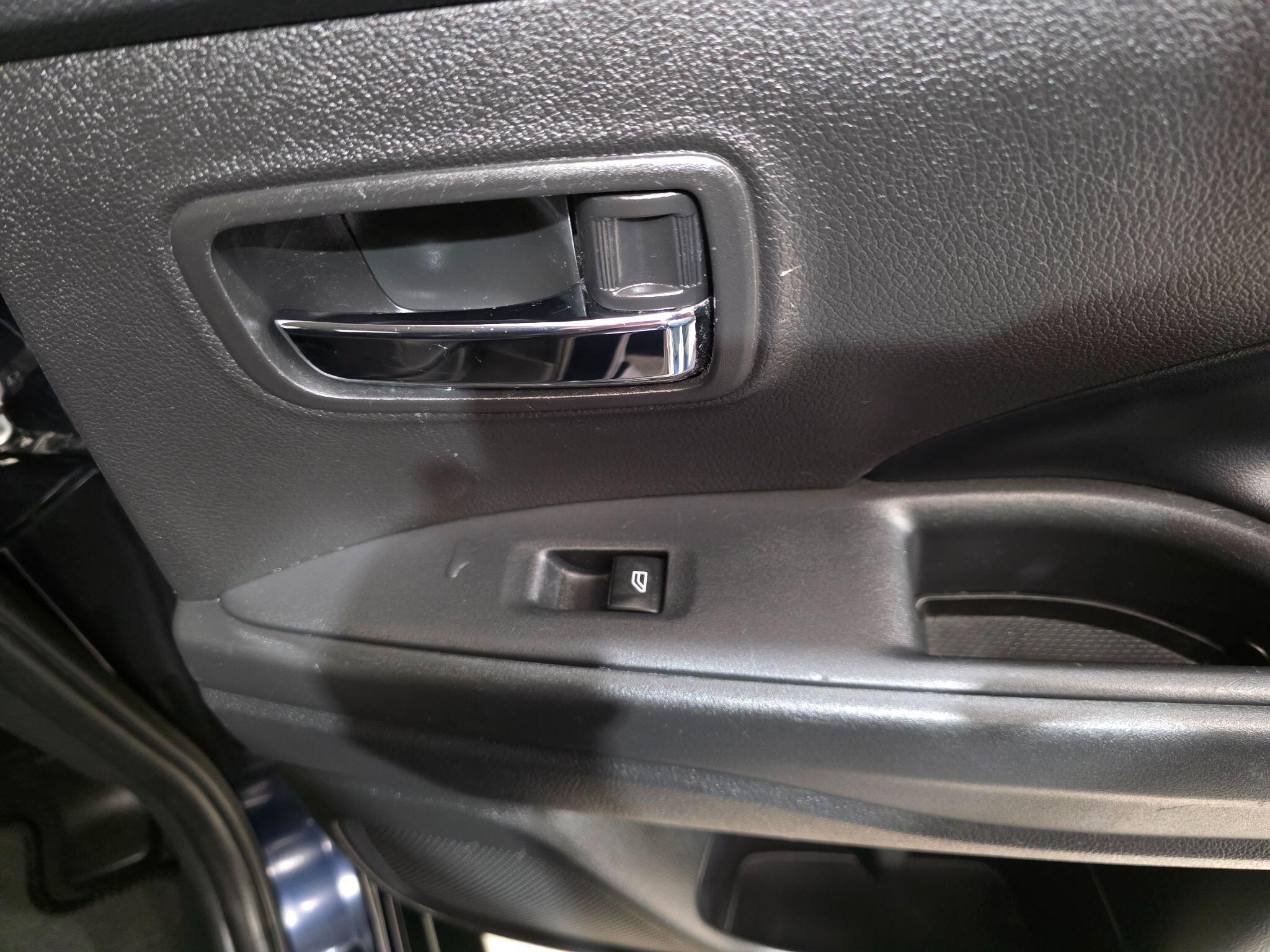 Mitsubishi Outlander view 21