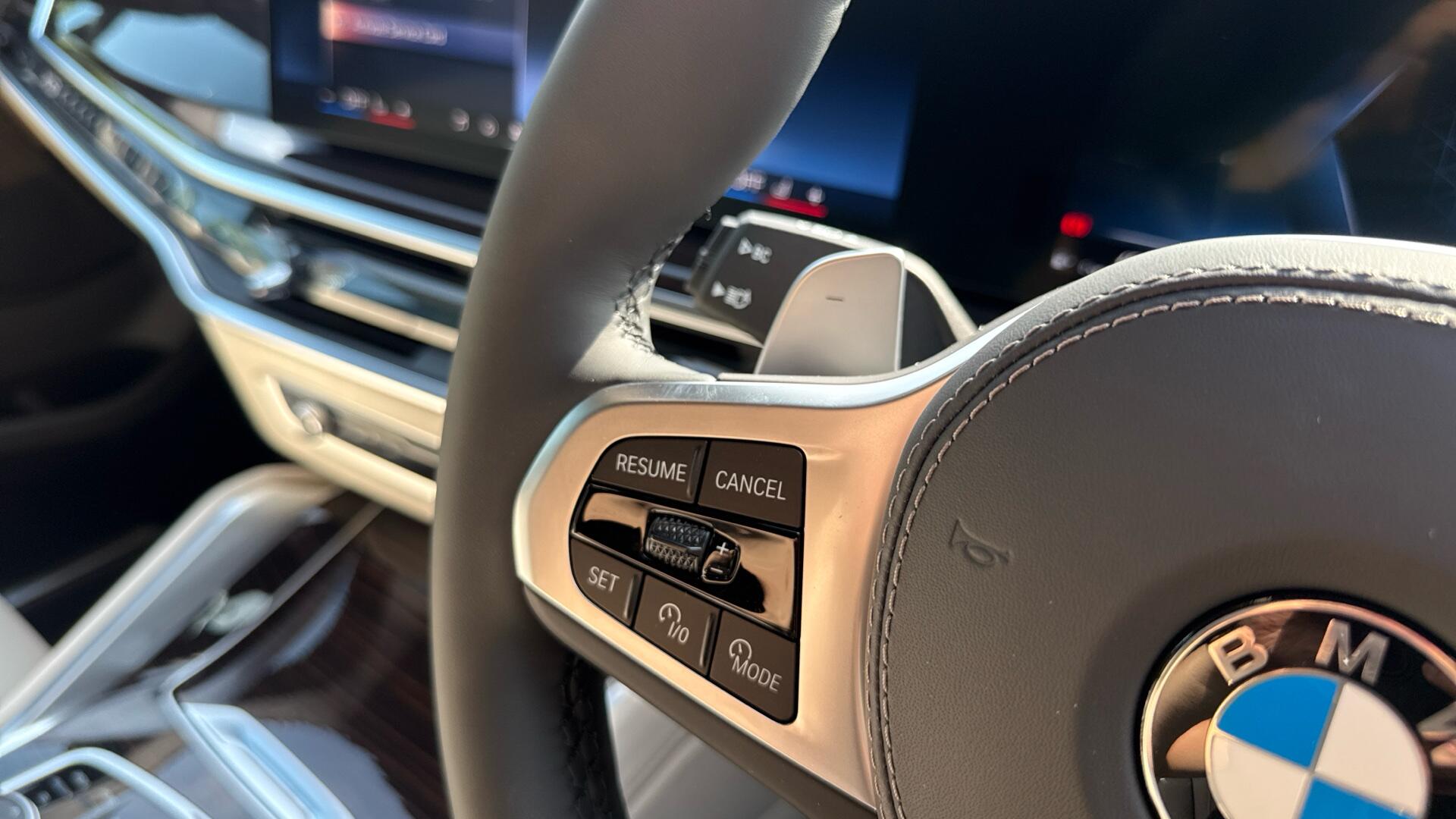 BMW X6 view 17