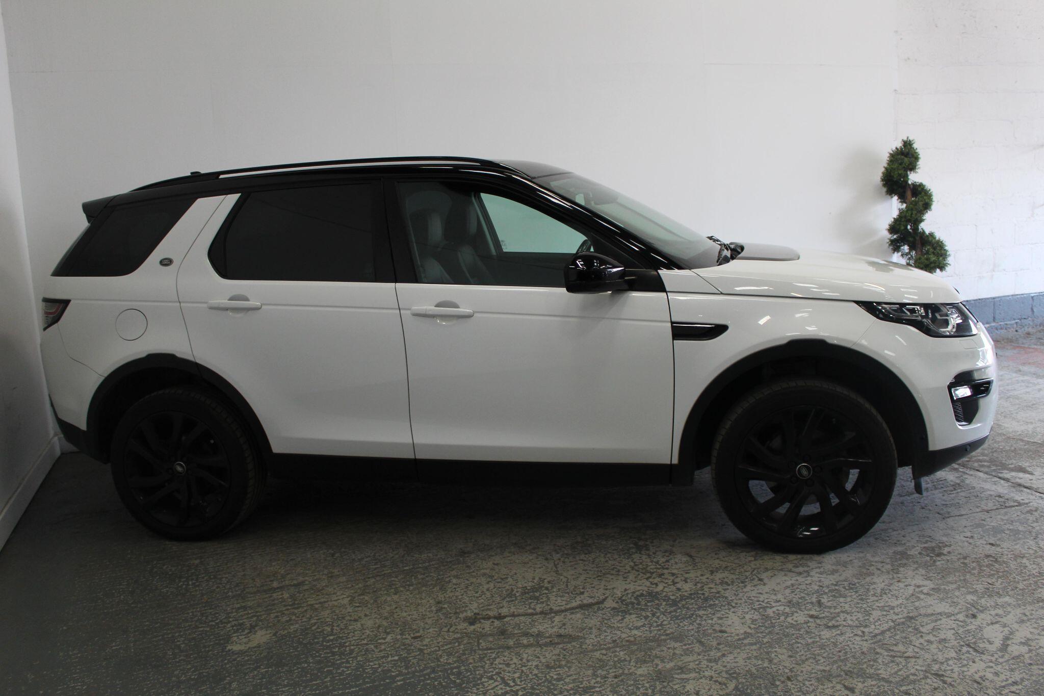 Land Rover Discovery Sport view 4