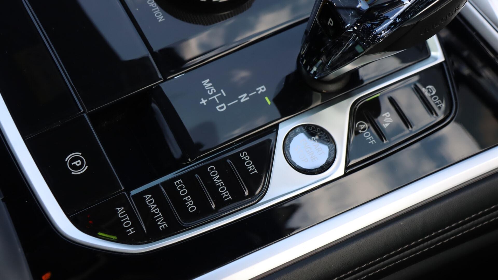 BMW 8 Series view 20