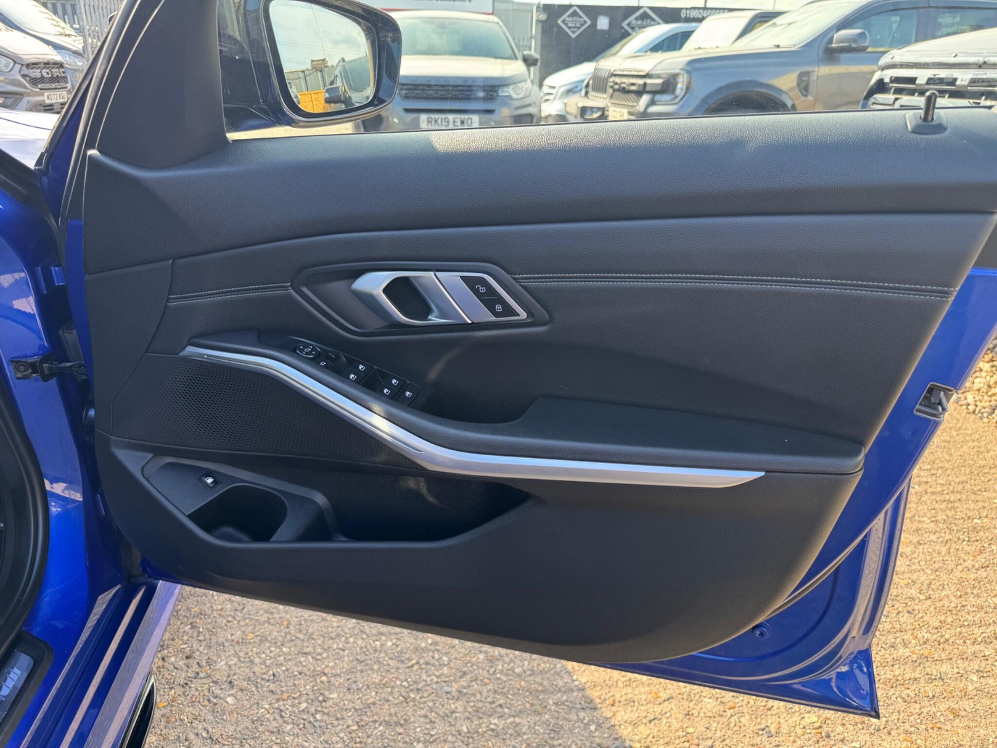 BMW 3 Series view 36