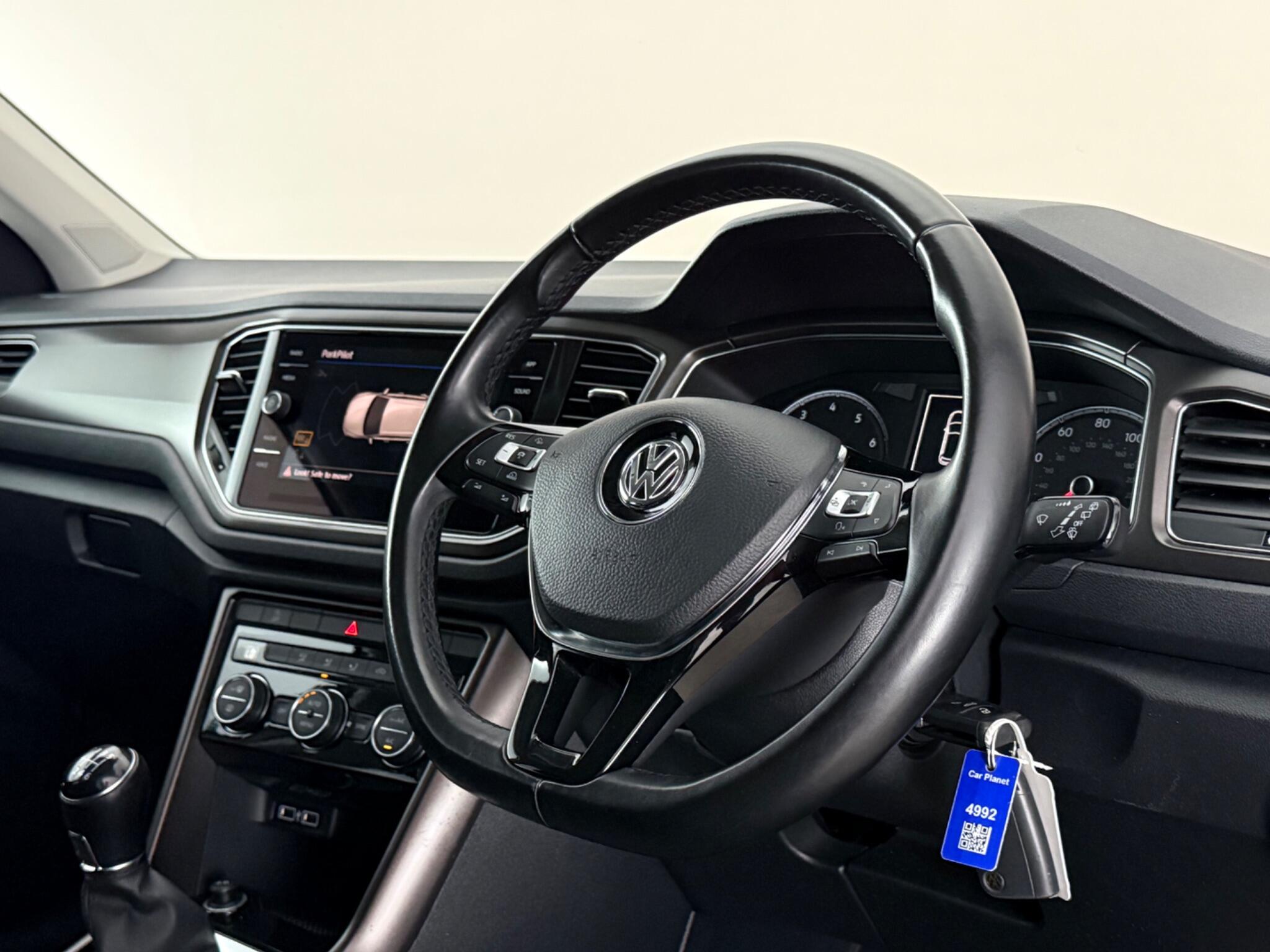 Volkswagen T-Roc view 3