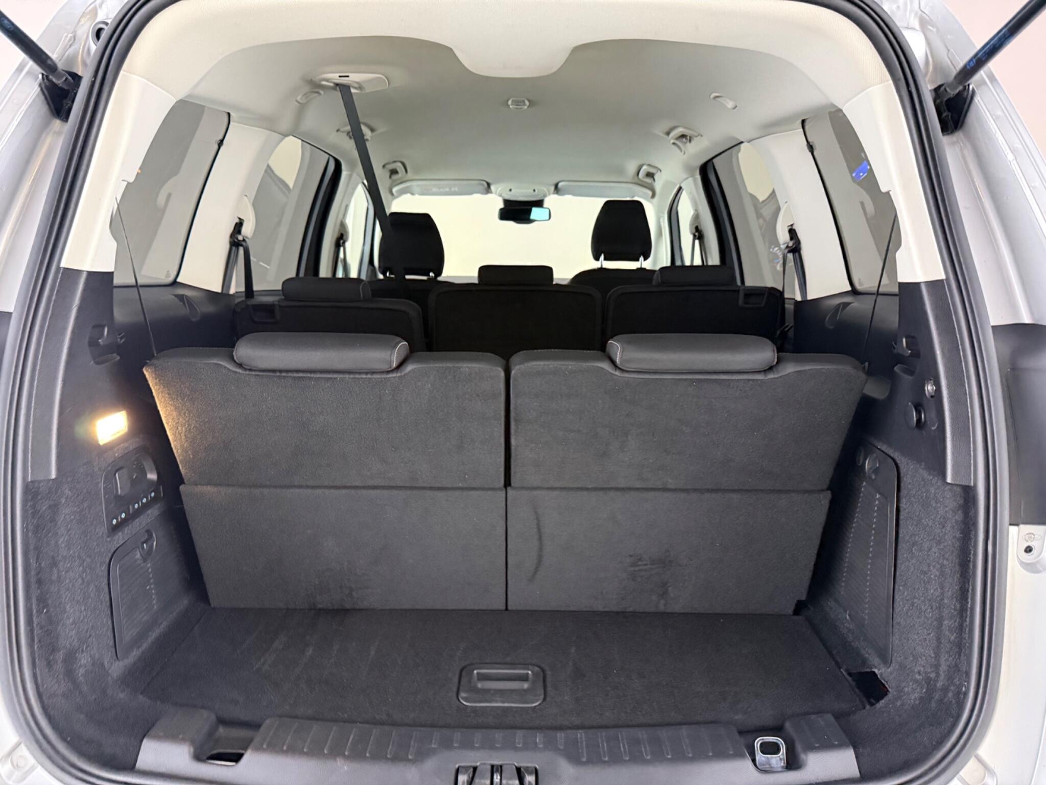 Ford Galaxy view 12