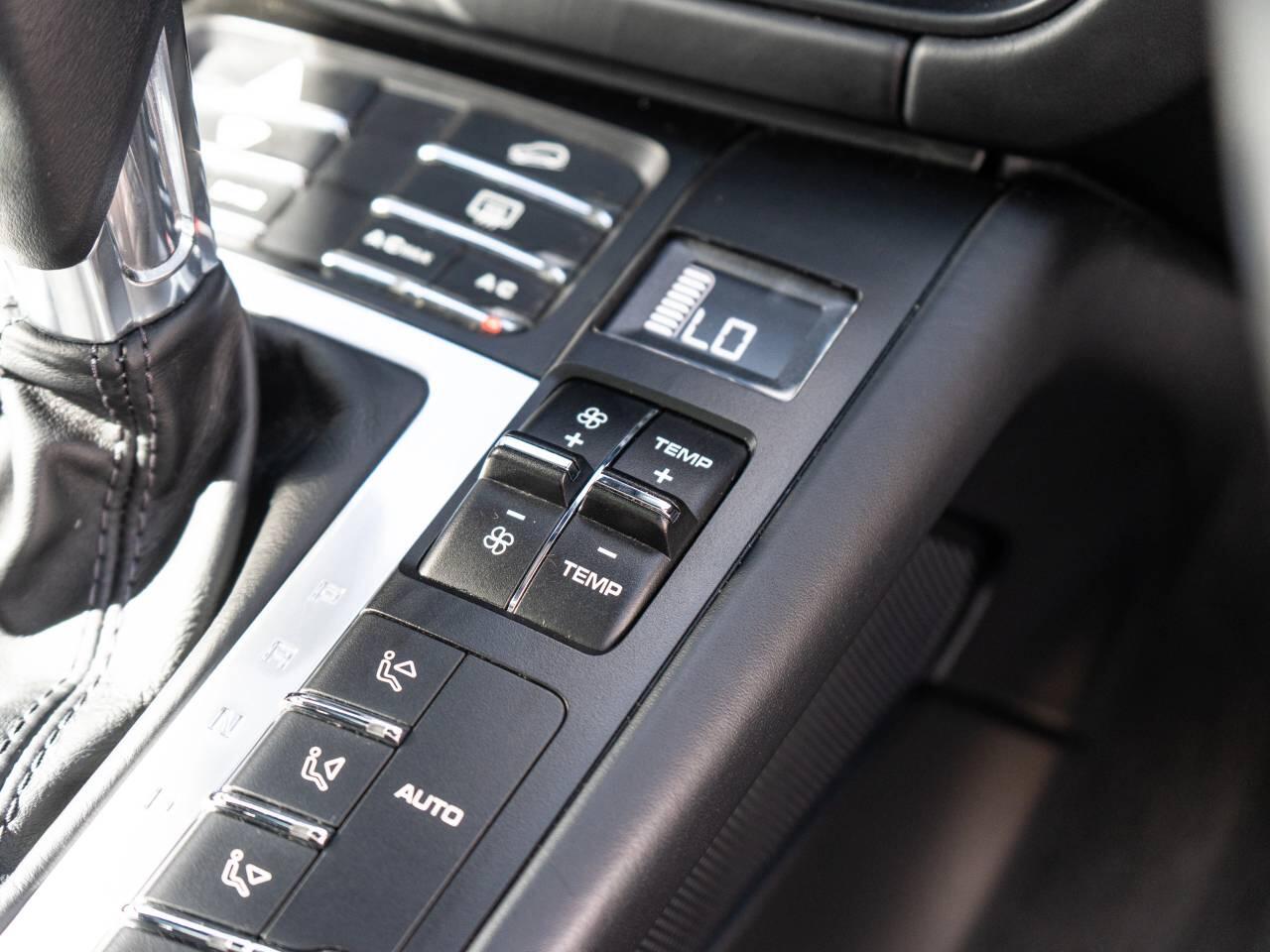 Porsche Macan view 26