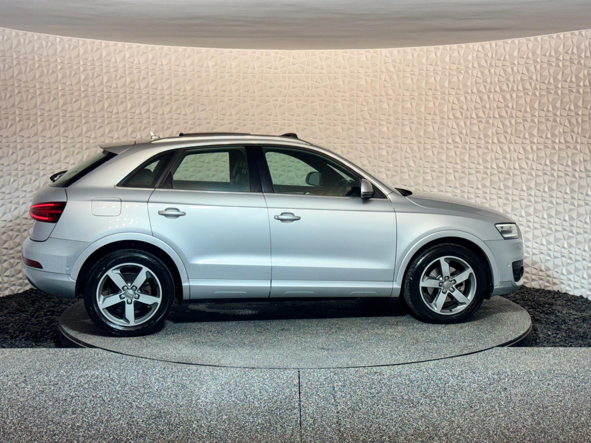 Audi Q3 view 10