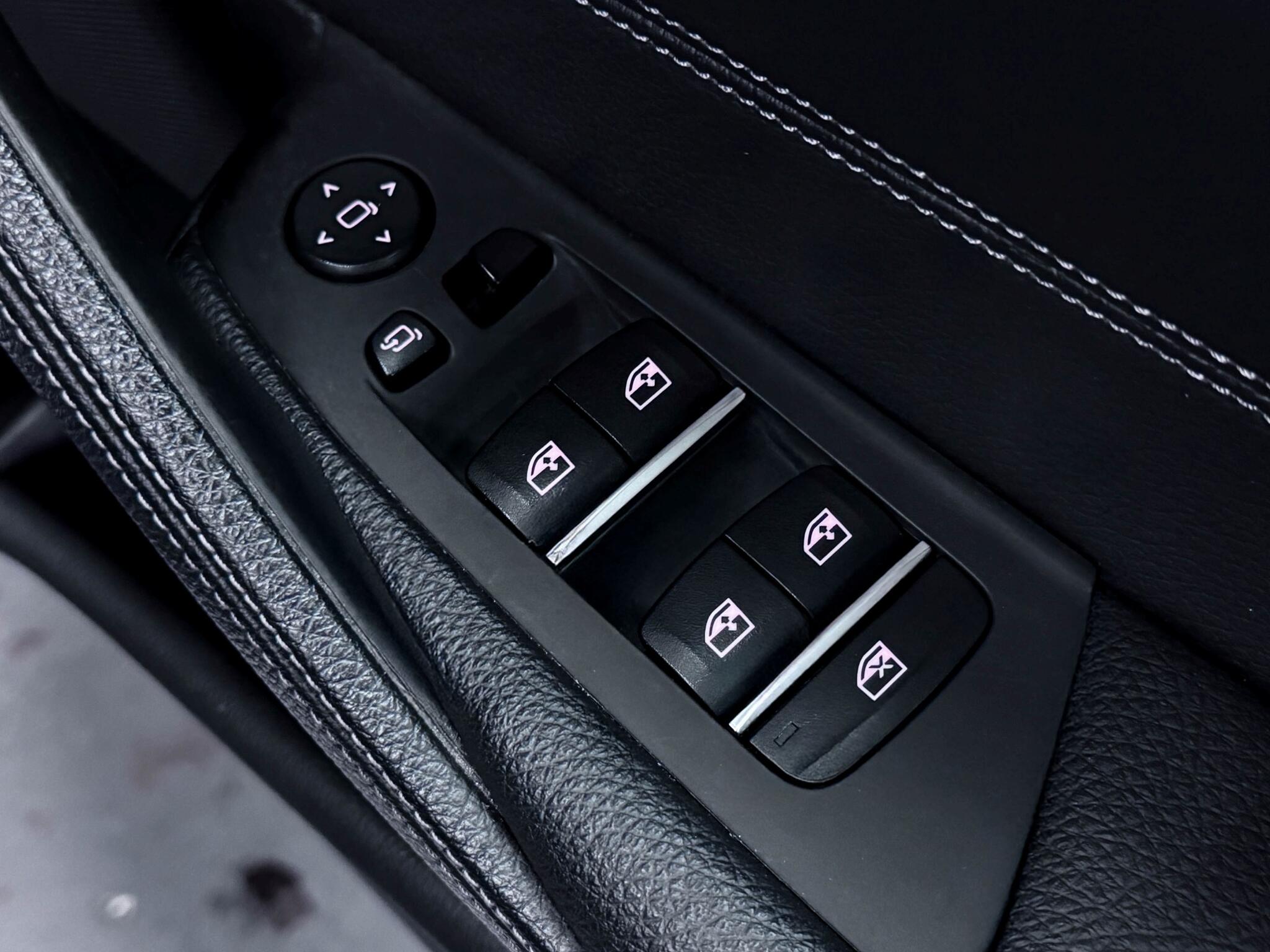 BMW 5 Series view 21
