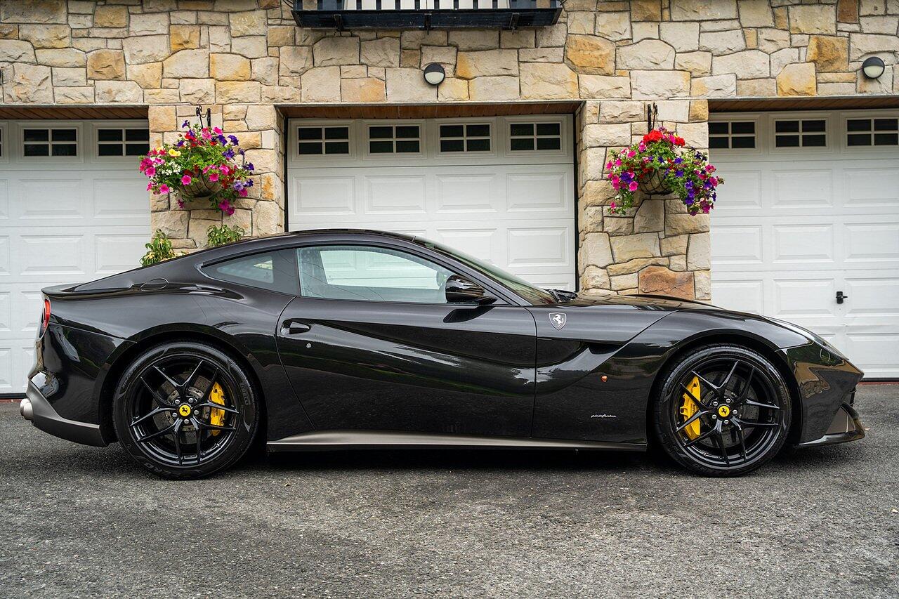 Ferrari F12 view 3