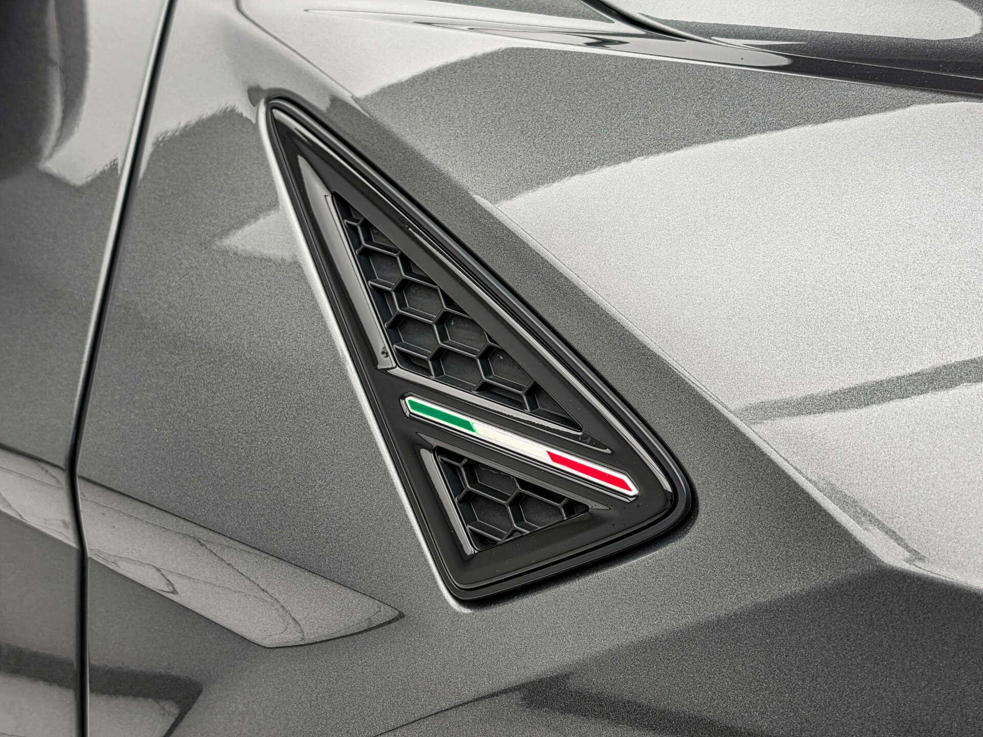 Lamborghini Urus view 32