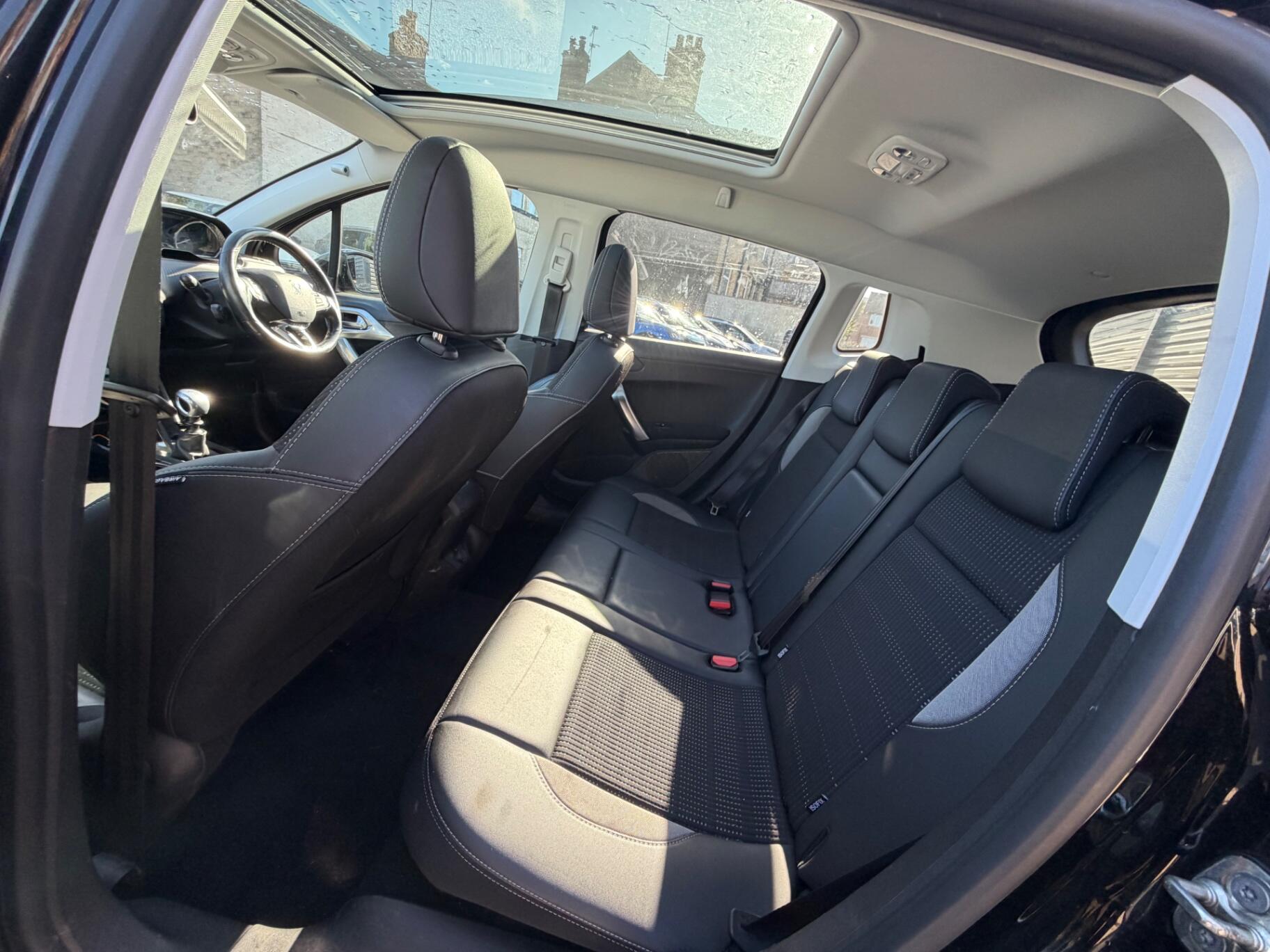 Peugeot 2008 view 12