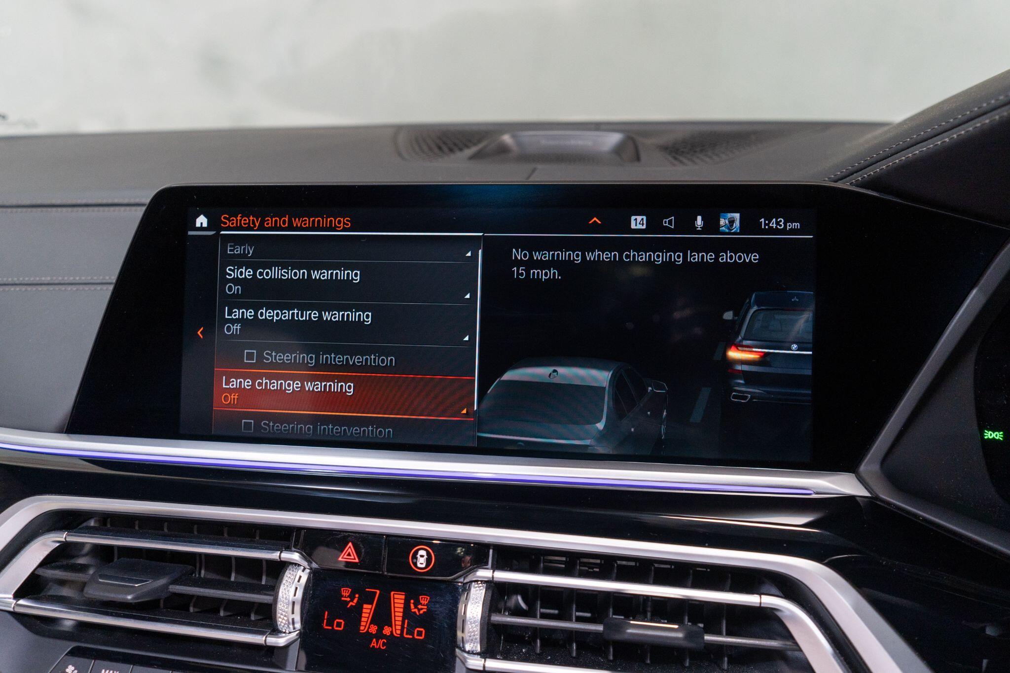 BMW X7 view 28