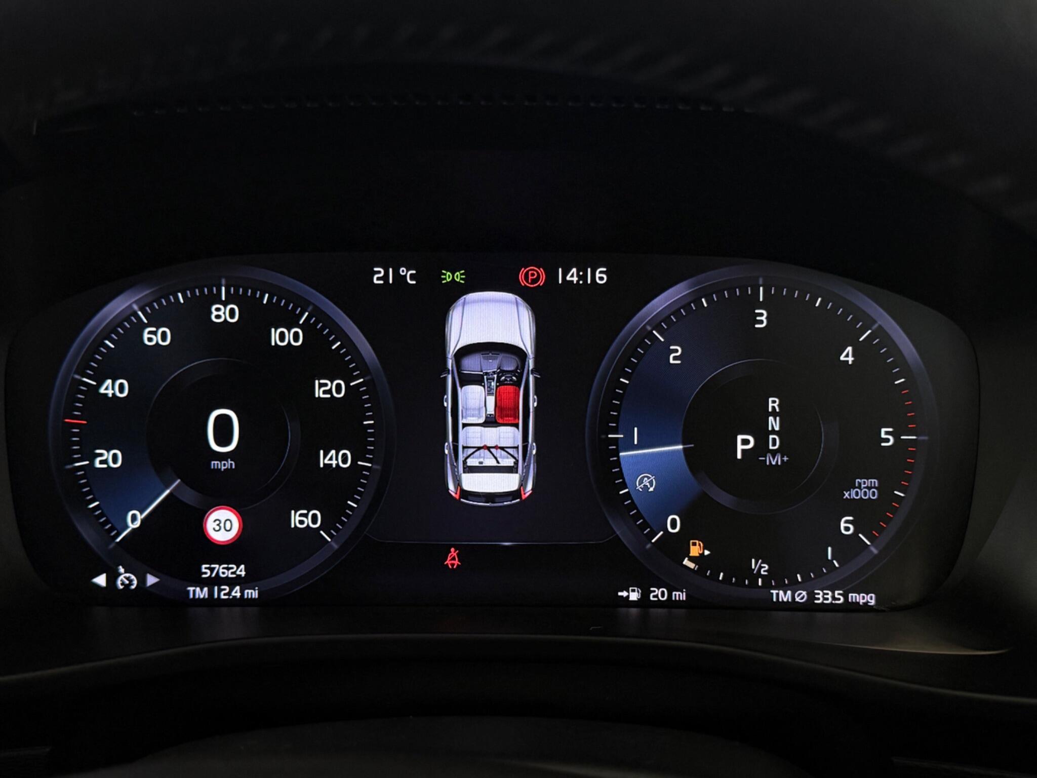 Volvo XC40 view 16