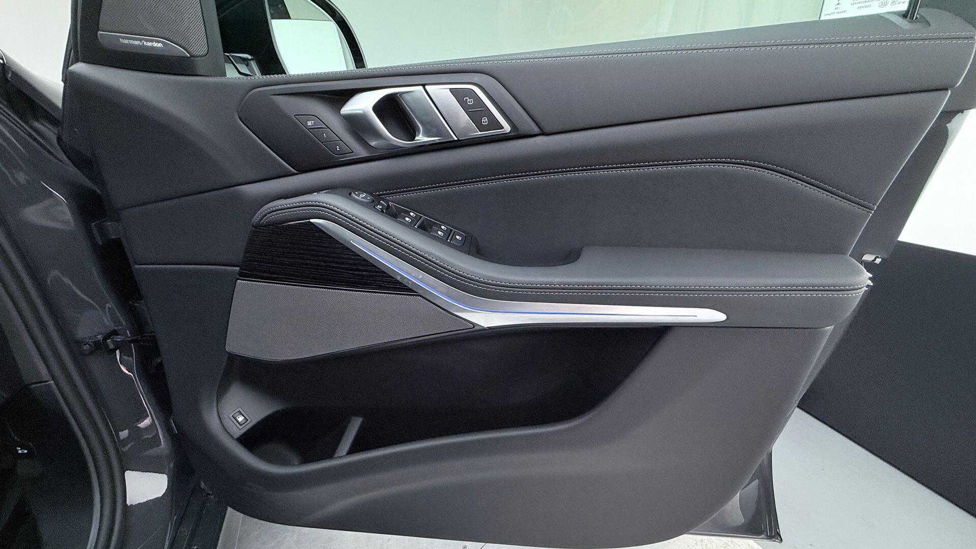 BMW X5 view 20
