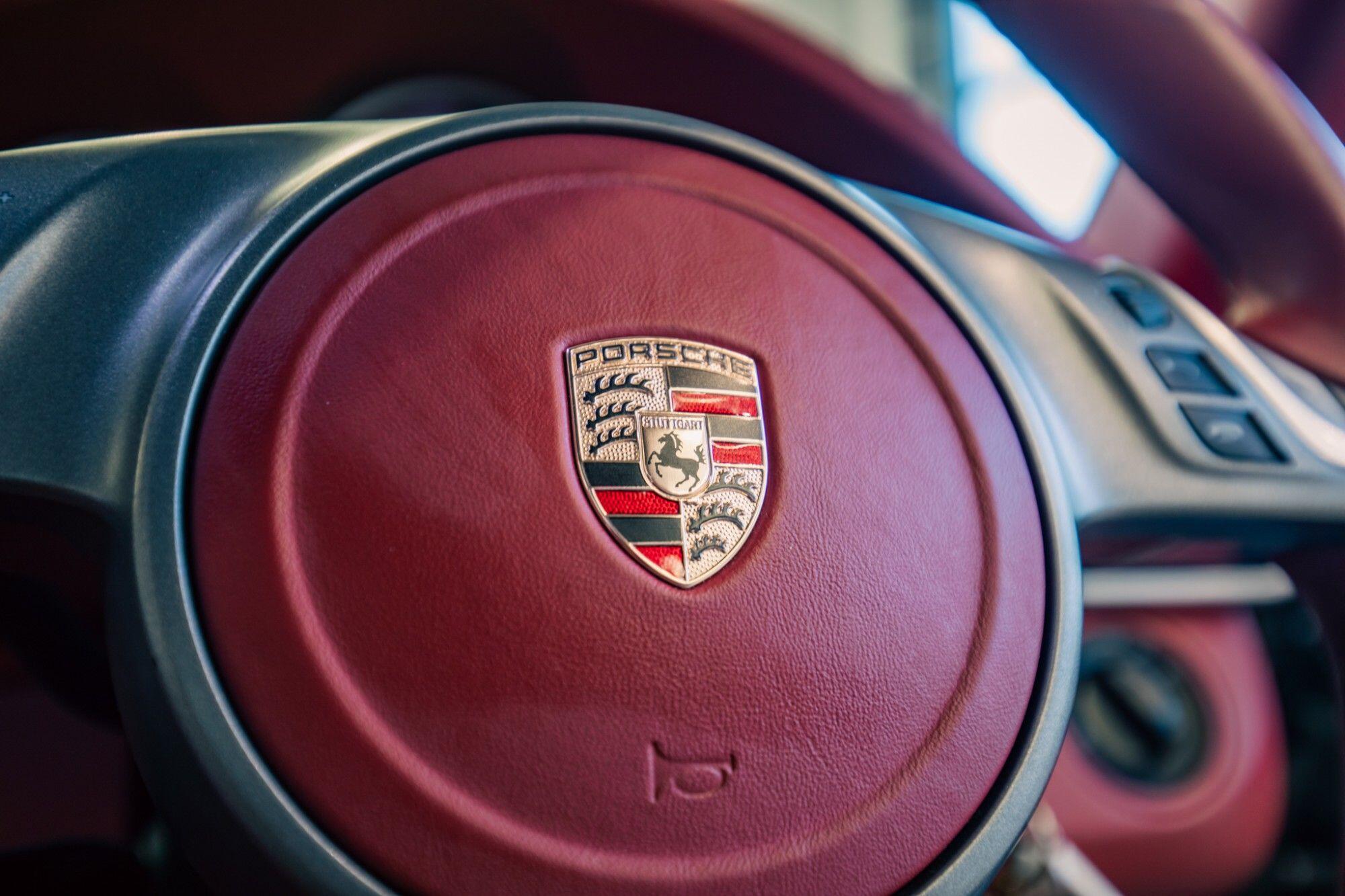 Porsche 911 view 18