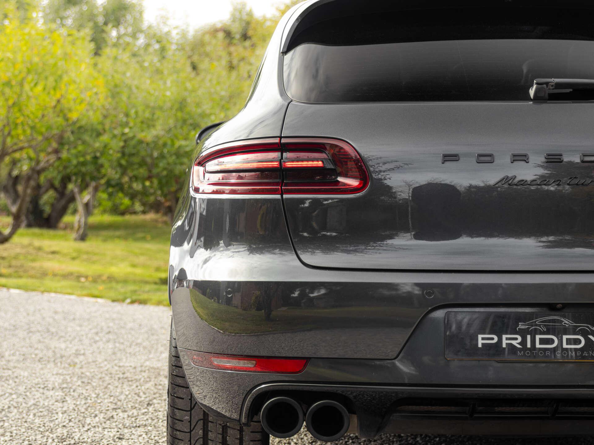 Porsche Macan view 40