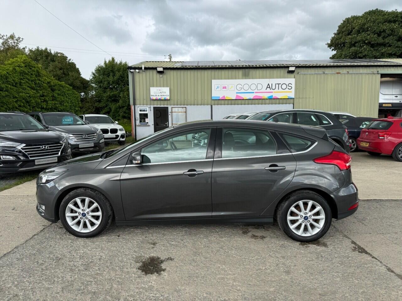 Ford Focus view 2