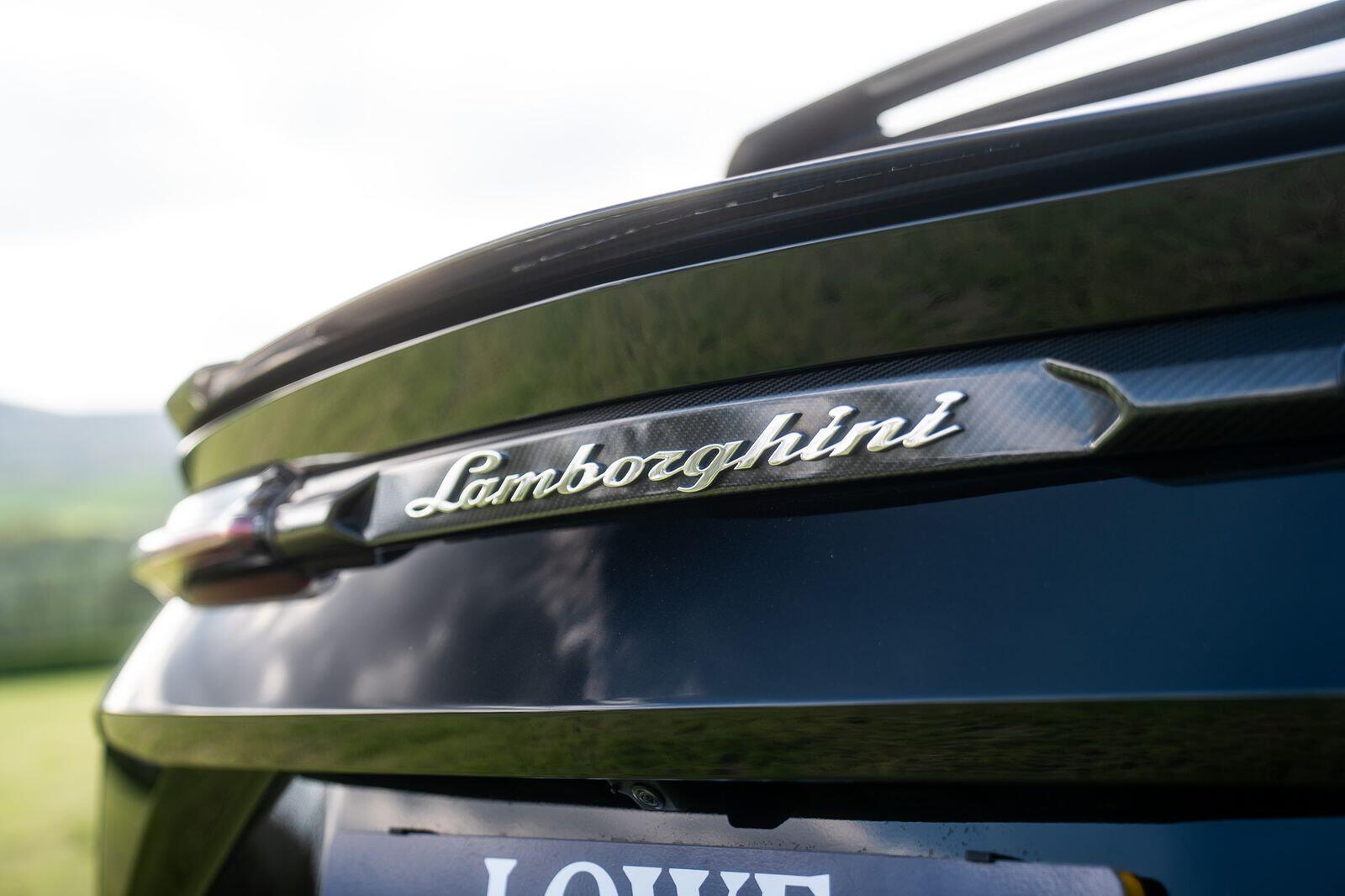 Lamborghini Urus view 15