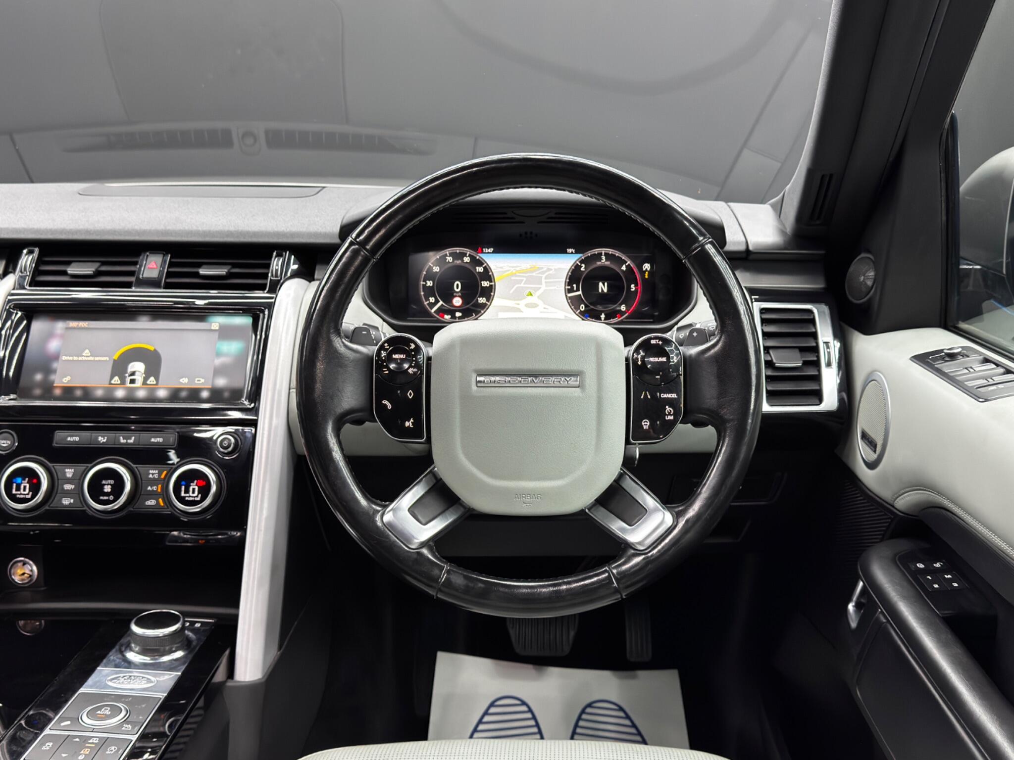 Land Rover Discovery view 19
