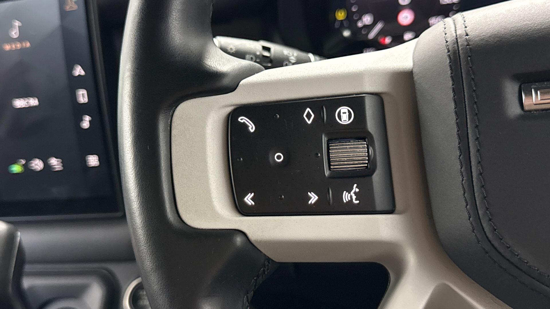 Land Rover Defender view 25