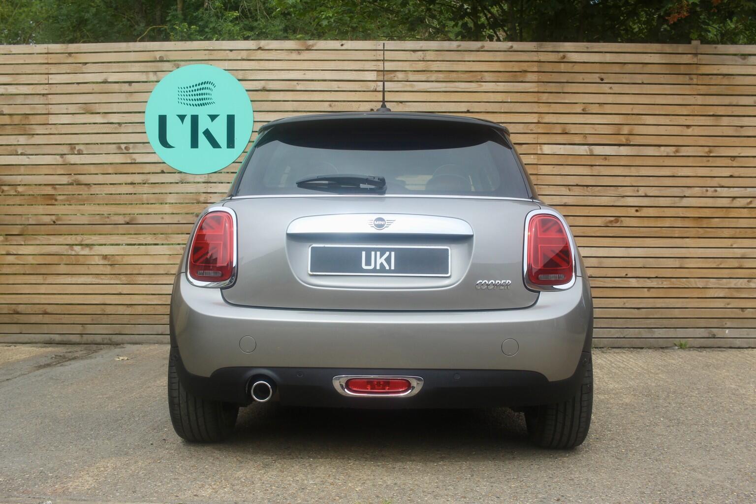 Mini Hatch view 6