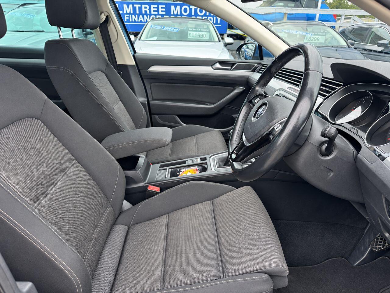 Volkswagen Passat view 14