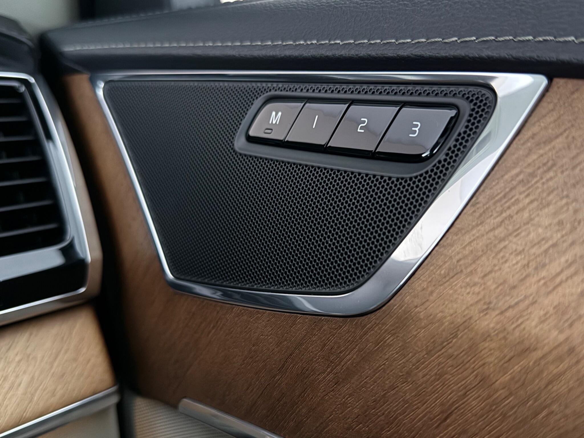 Volvo XC90 view 21