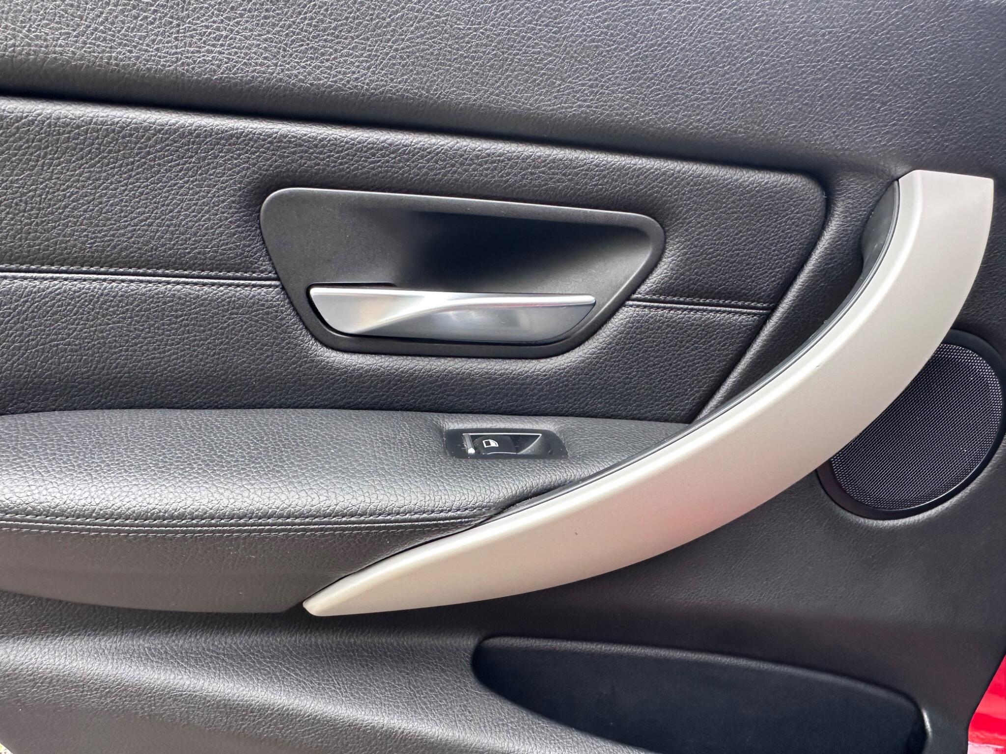 2015 BMW 3 Series image 35