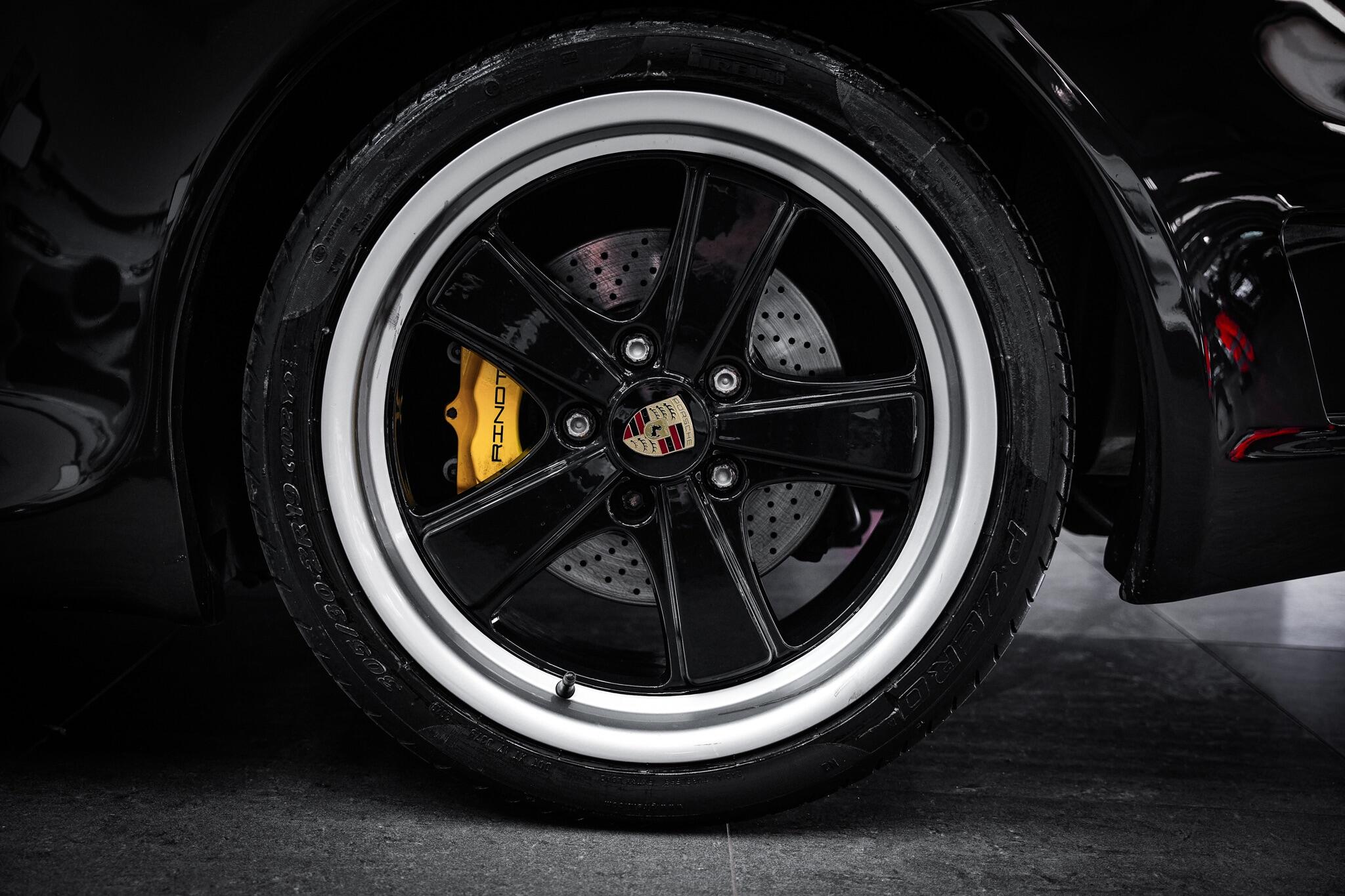 Porsche 911 view 30