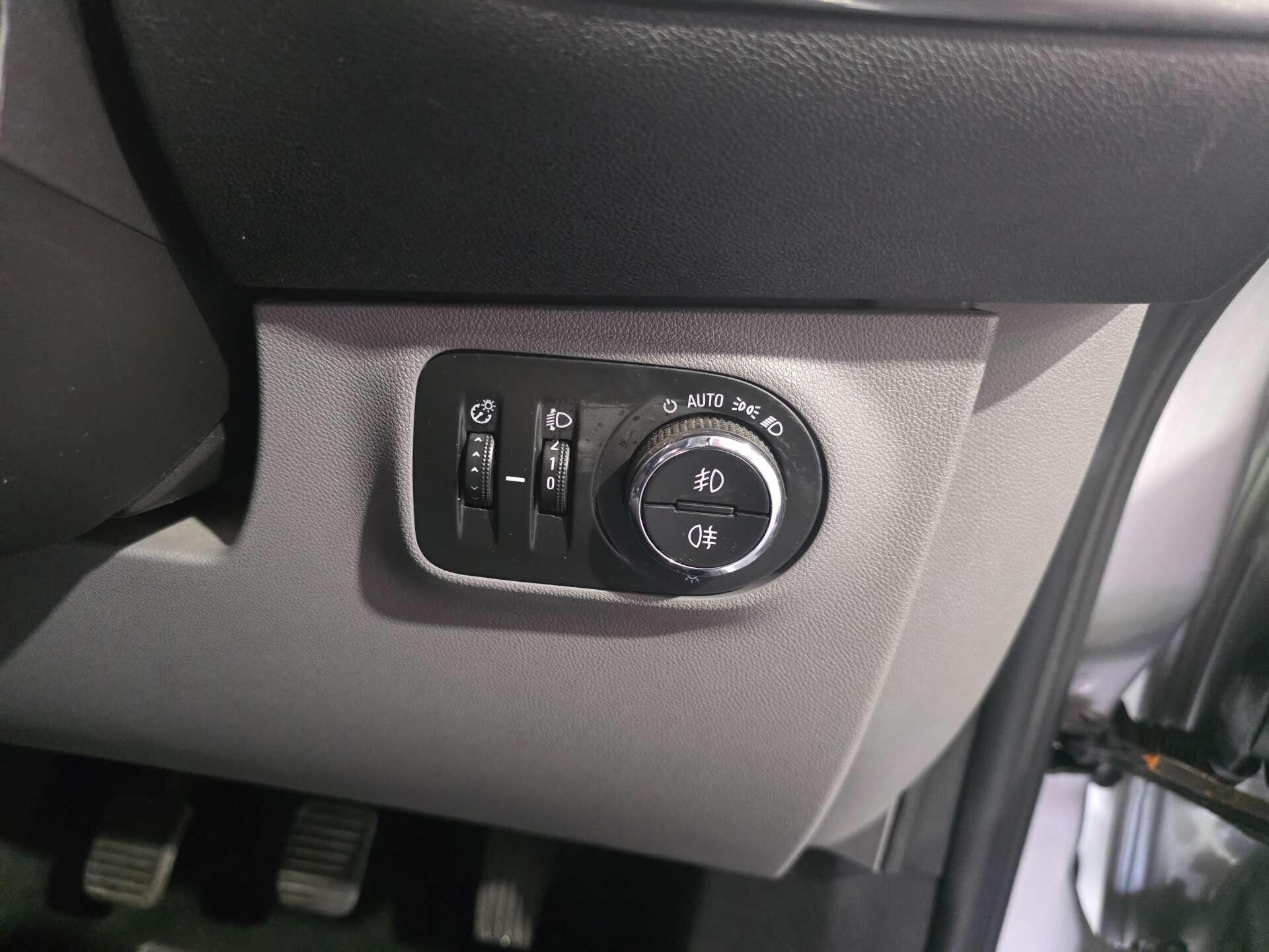 Vauxhall Corsa view 16