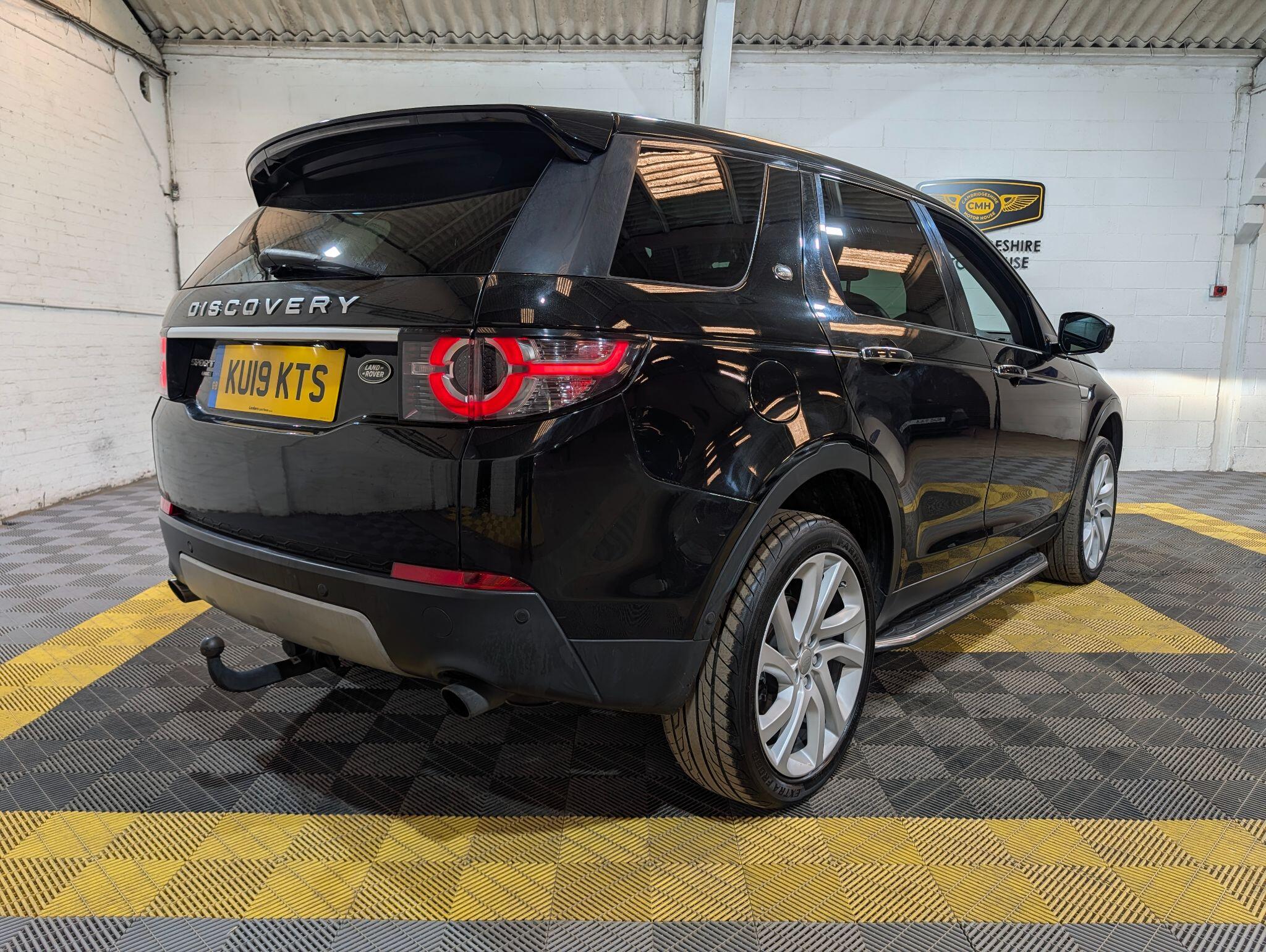 Land Rover Discovery Sport view 16