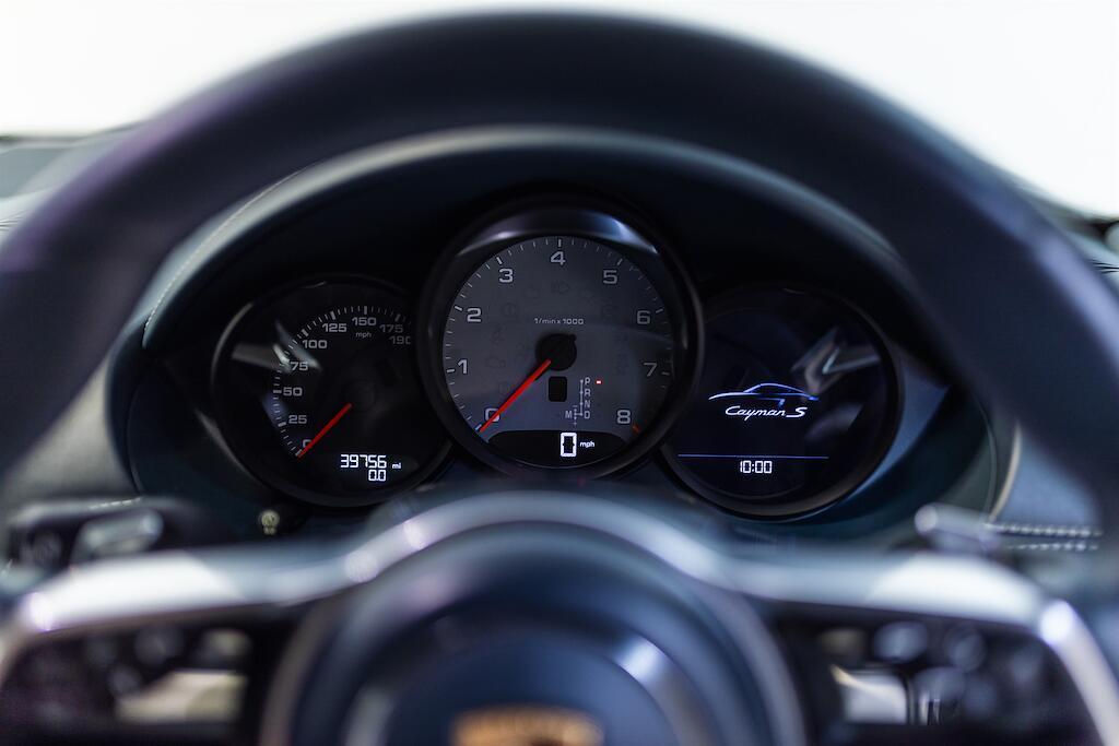 Porsche Cayman view 22